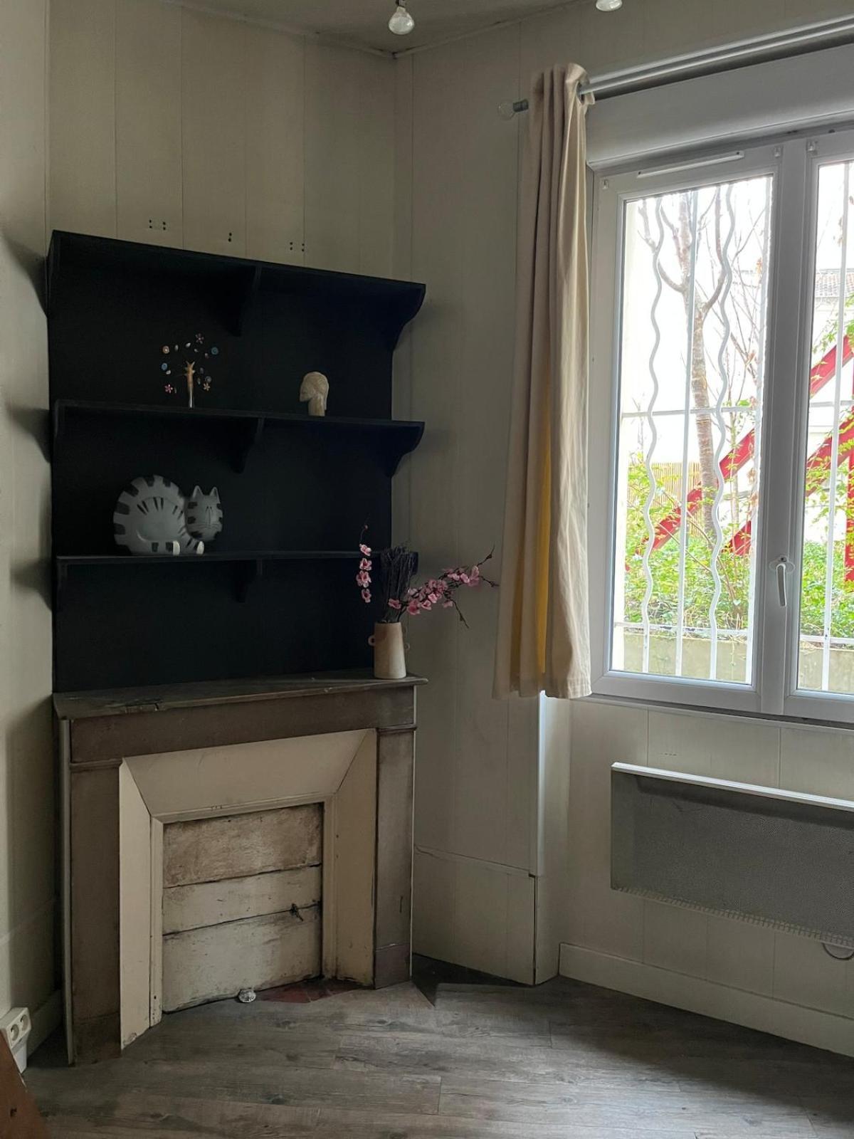 A 20 Eme Apartment Paris