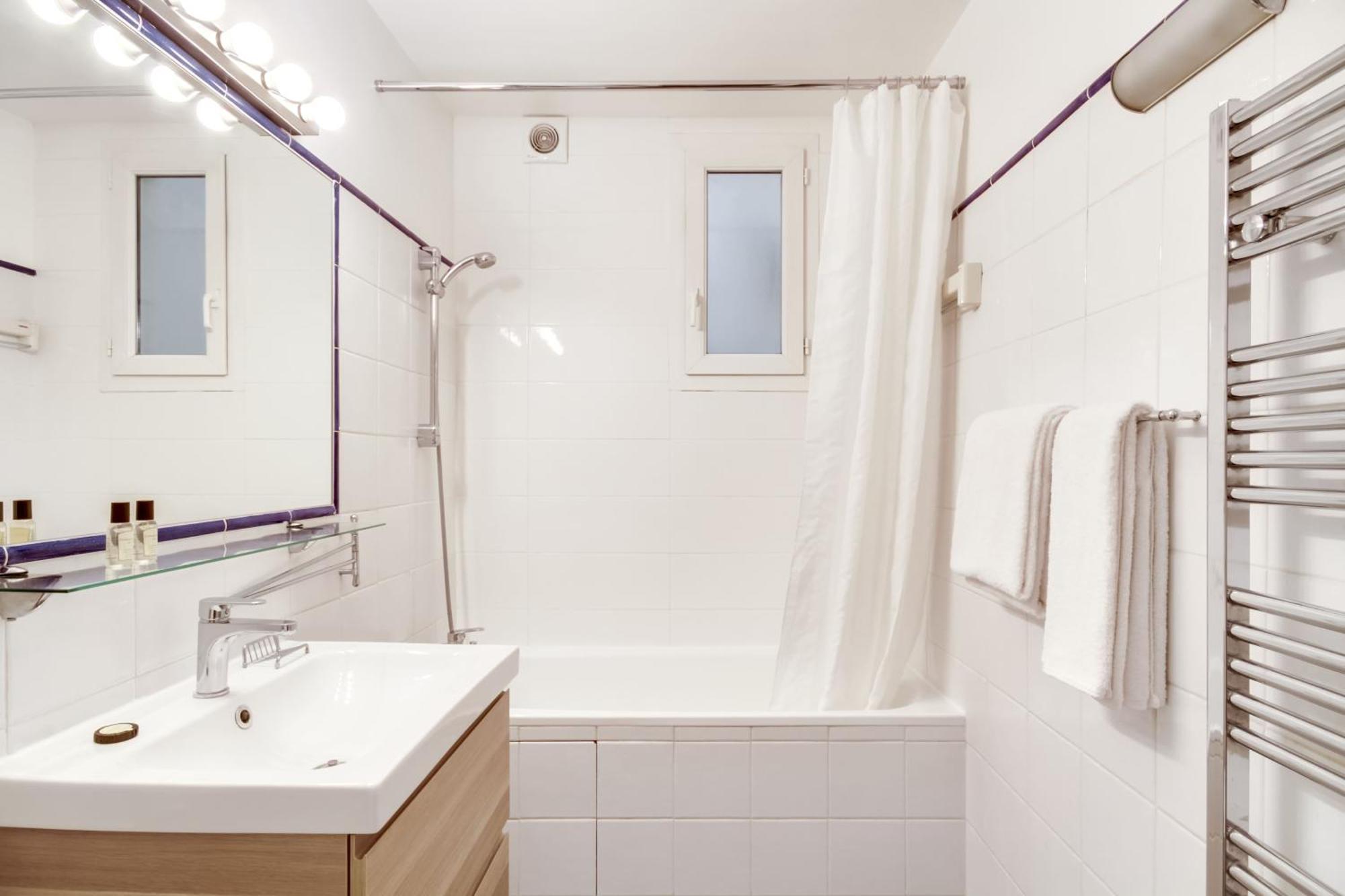 Apartment For Work In Center Paris