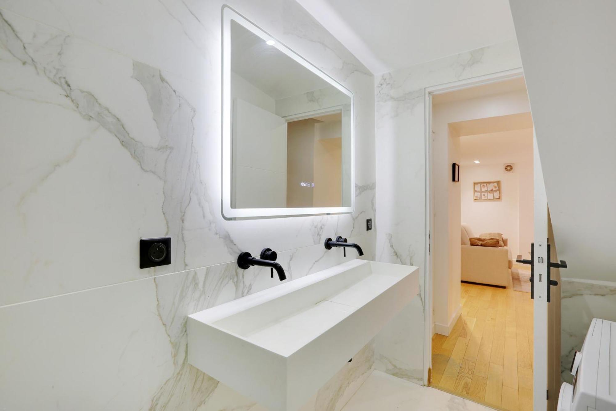 Beautiful 2 Bdr Duplex In * Paris