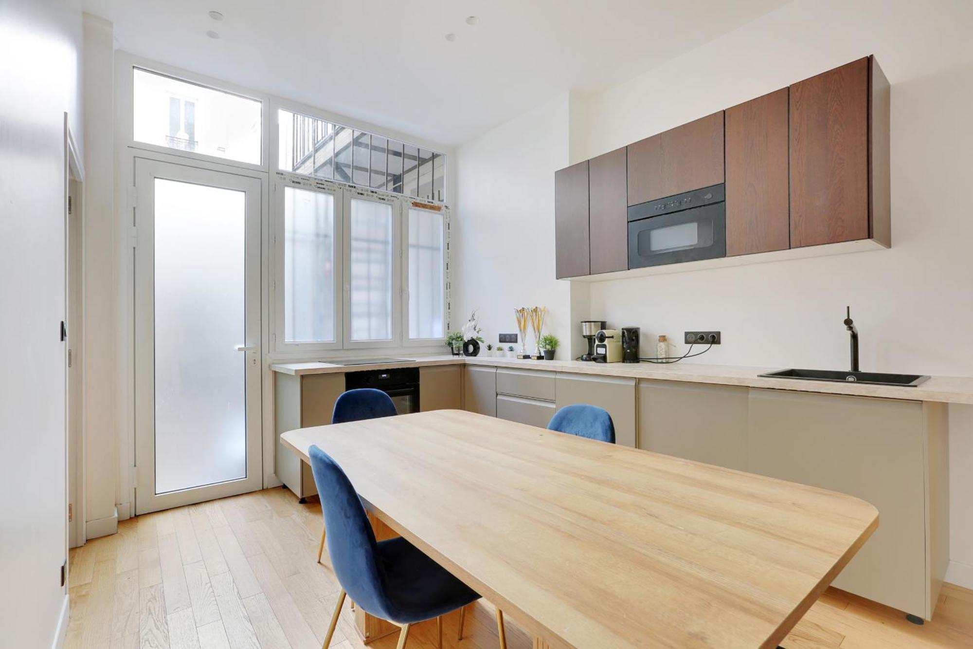 Beautiful 2 Bdr Duplex In Paris