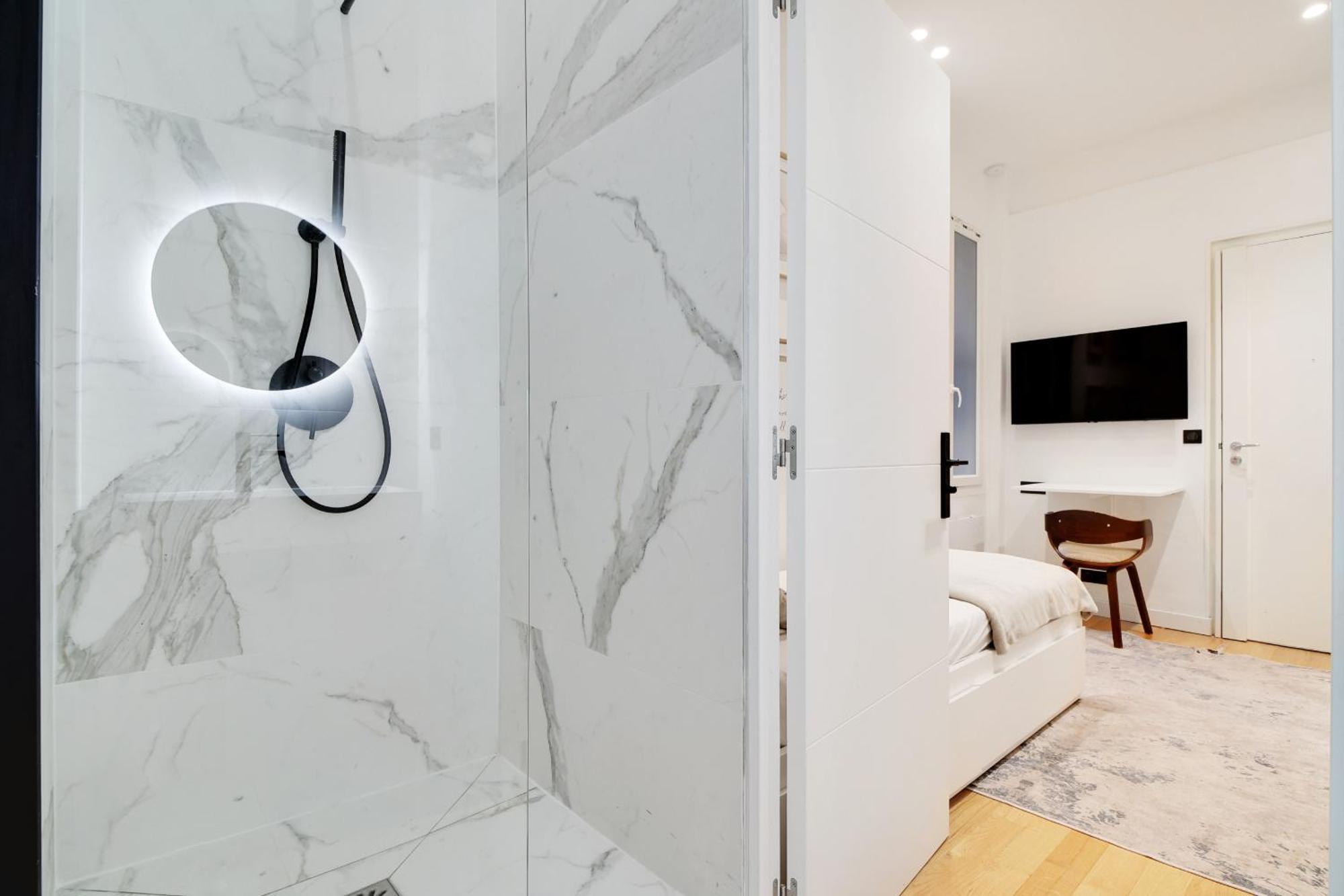 Pretty In Apartment Paris