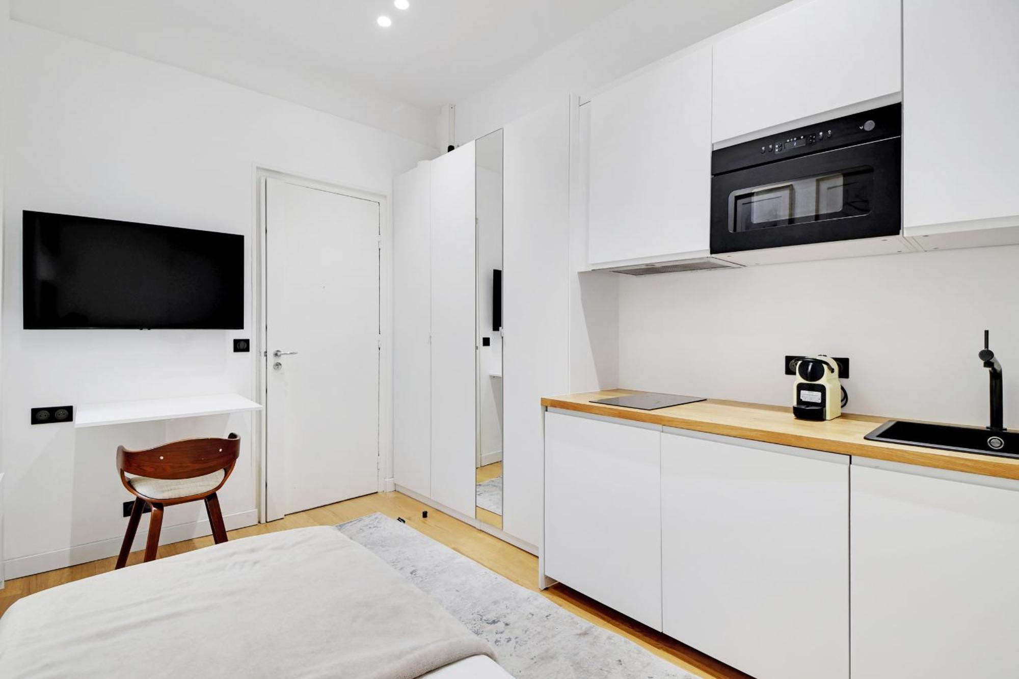 Apartment Pretty In *