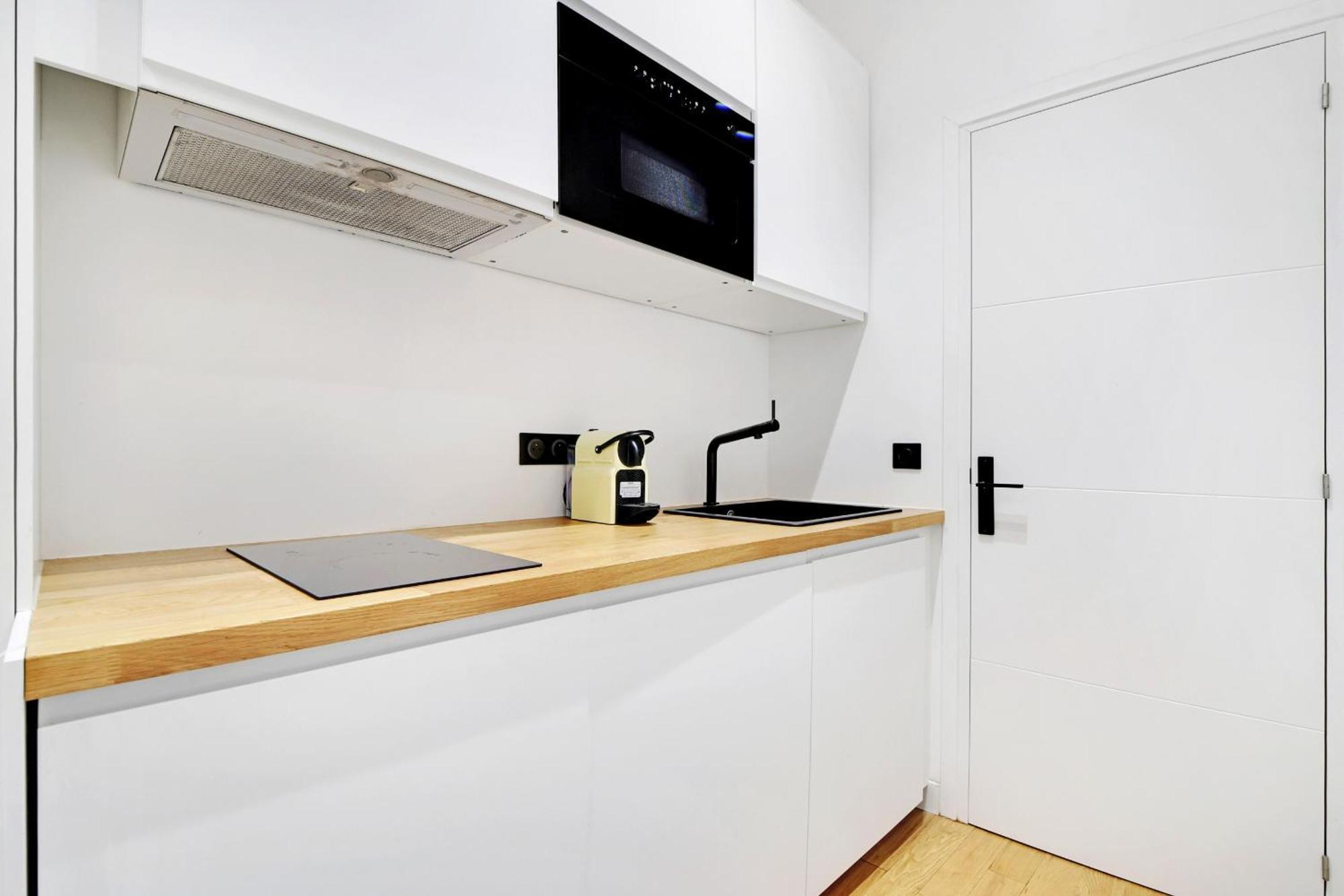 Pretty In Apartment Paris