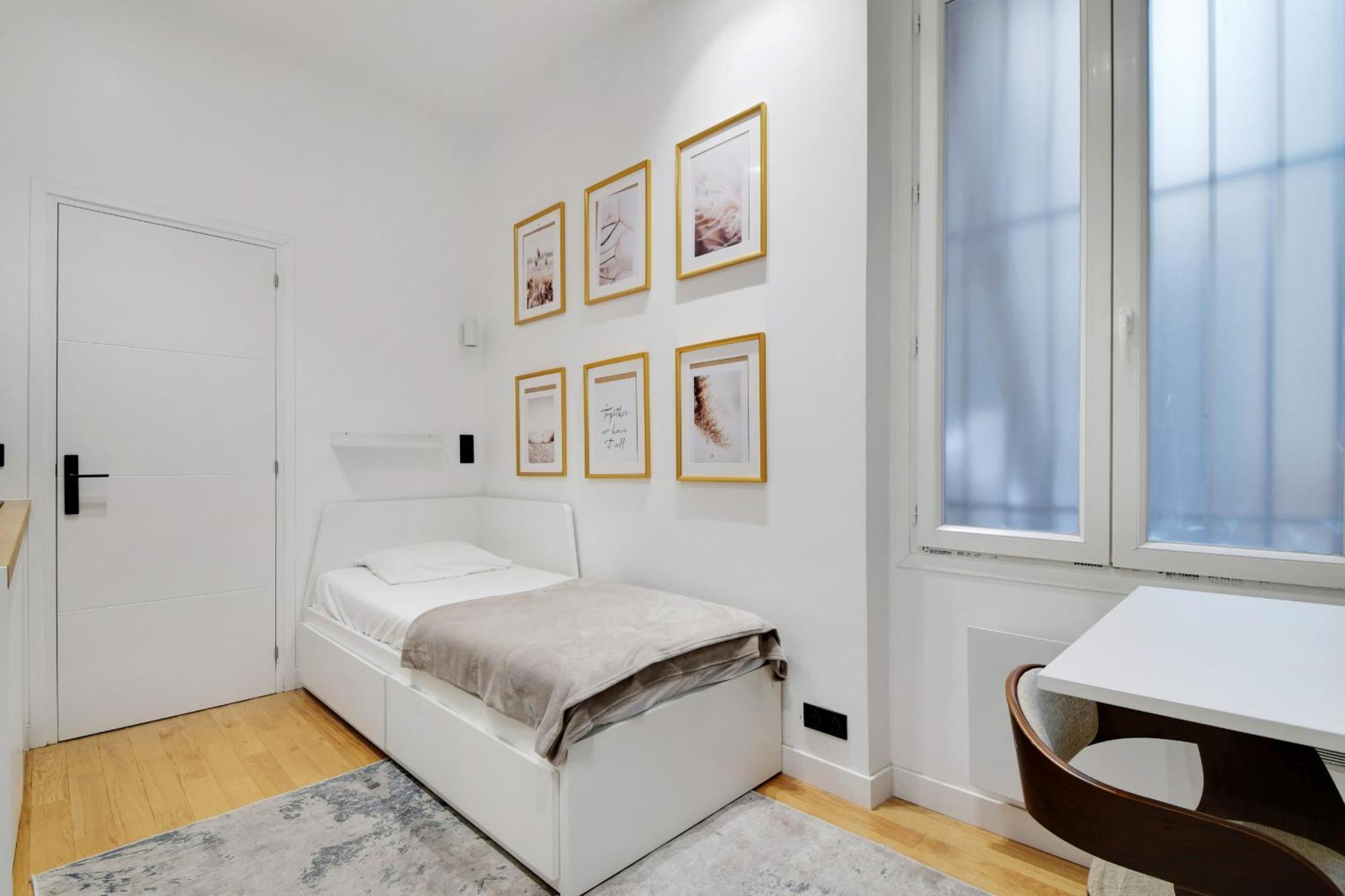 Apartment Pretty In *