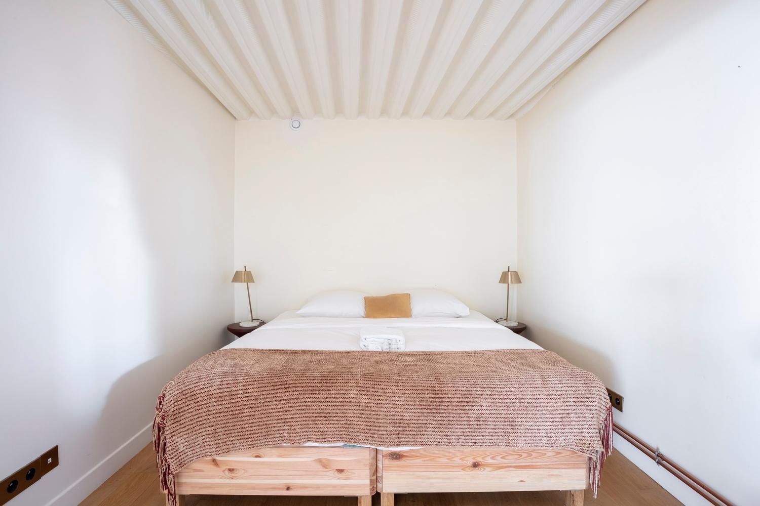 Parisian Loft With Plenty Of Light And Solarium In Bastille Area Apartment *