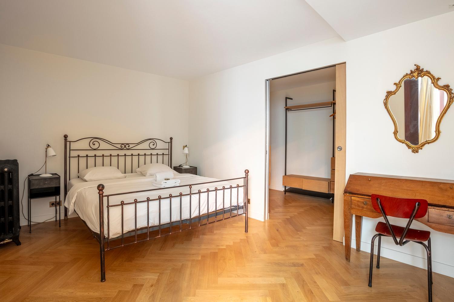 Parisian Loft With Plenty Of Light And Solarium In Bastille Area Apartment