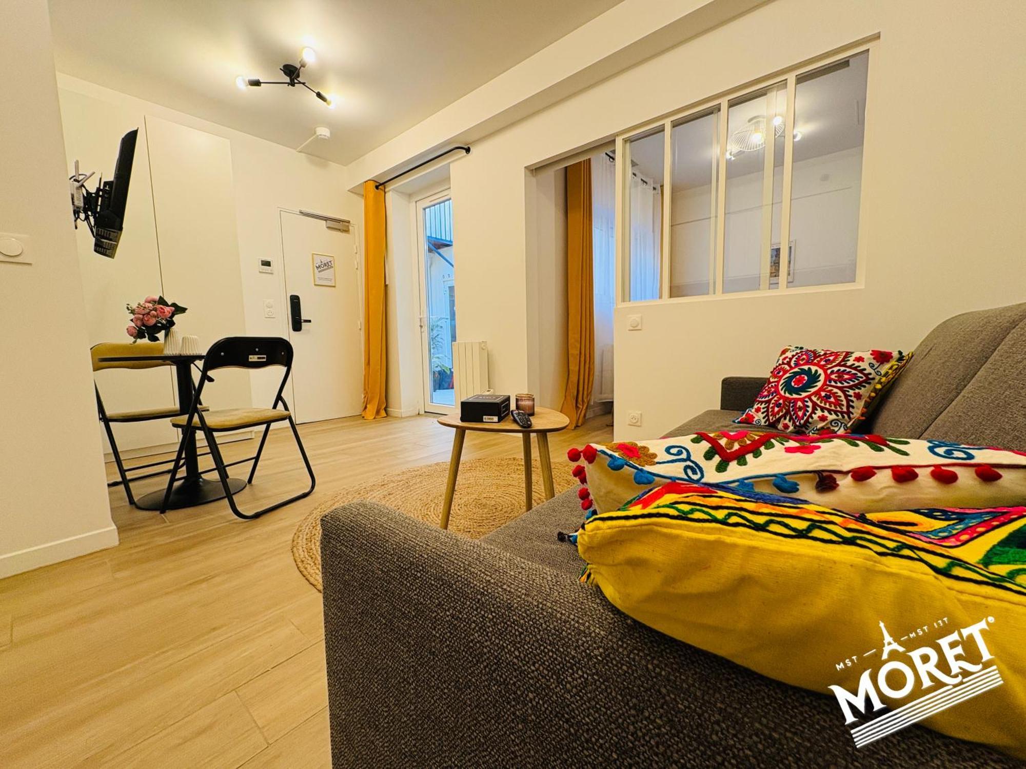Moret Art Flats Trendy East Aparthotel