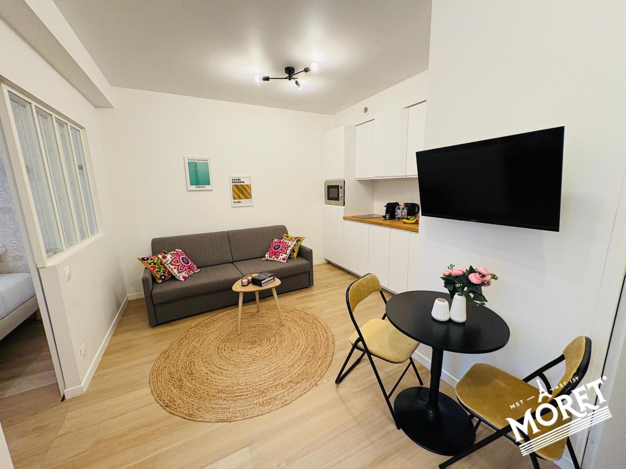 Moret Art Flats Trendy East