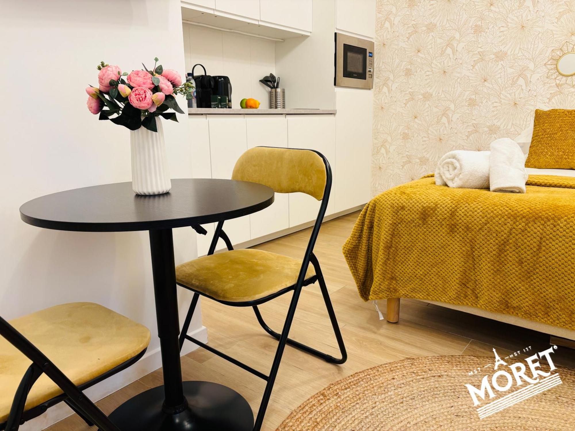 Moret Art Flats Trendy East Aparthotel