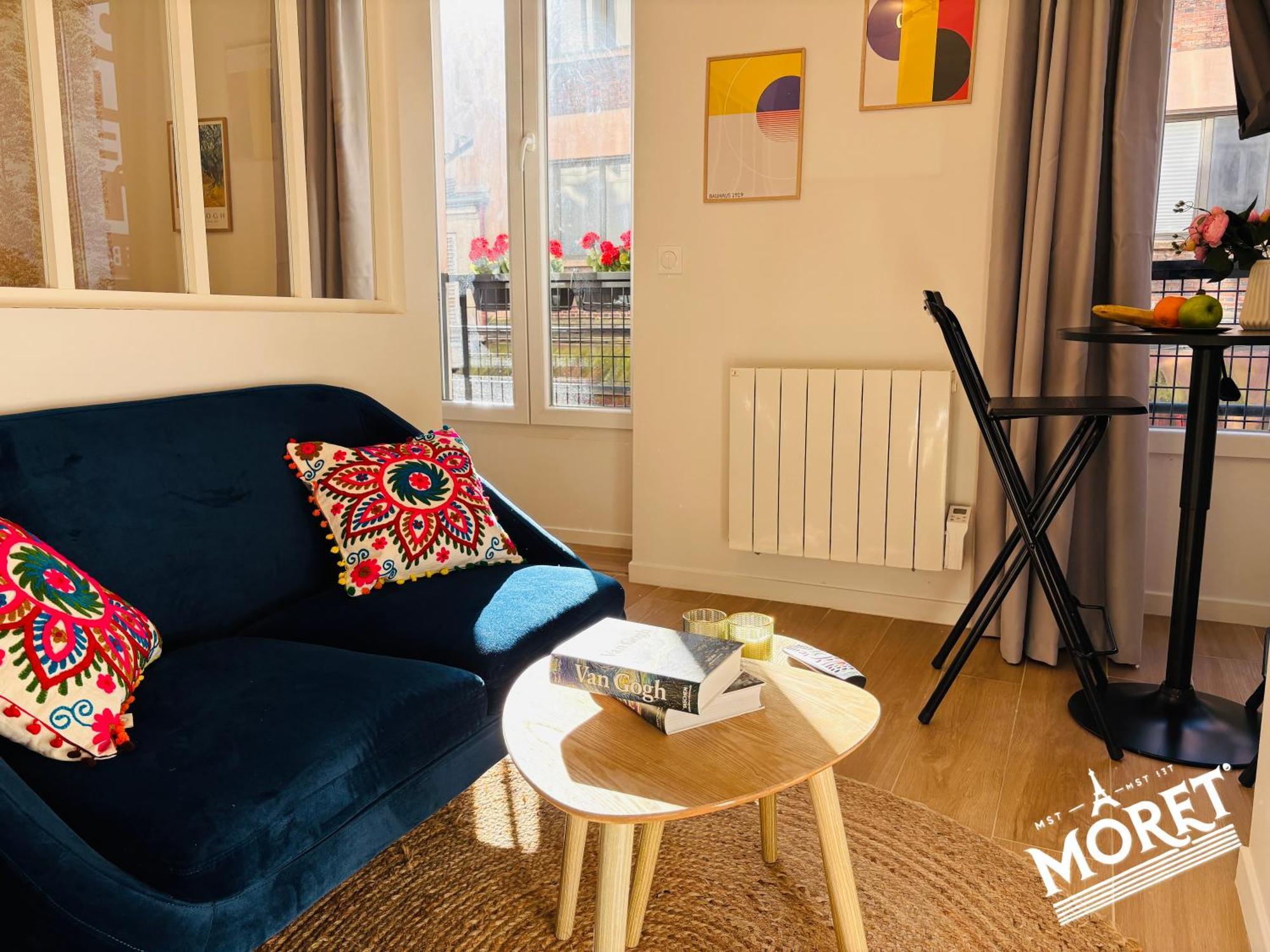 Moret Art Flats Trendy East