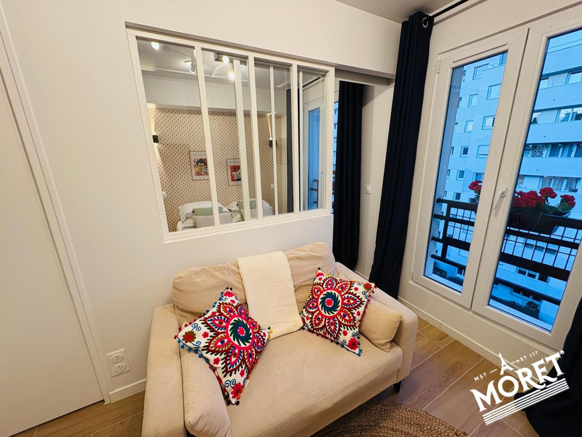 Moret Art Flats Trendy East Aparthotel *