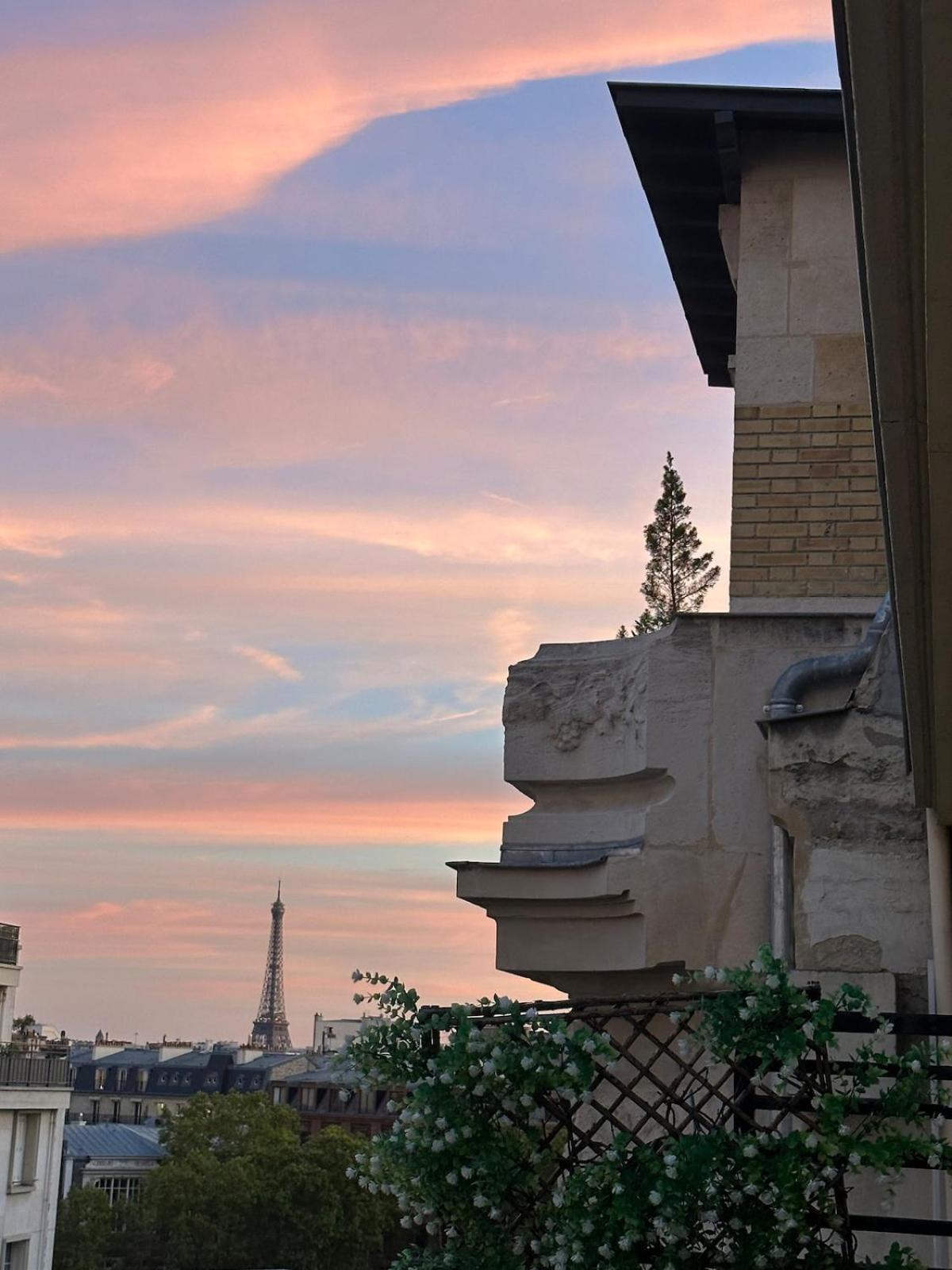 Apartment Eiffel Tower View Arc Triomphe Champs Elysees Area Paris