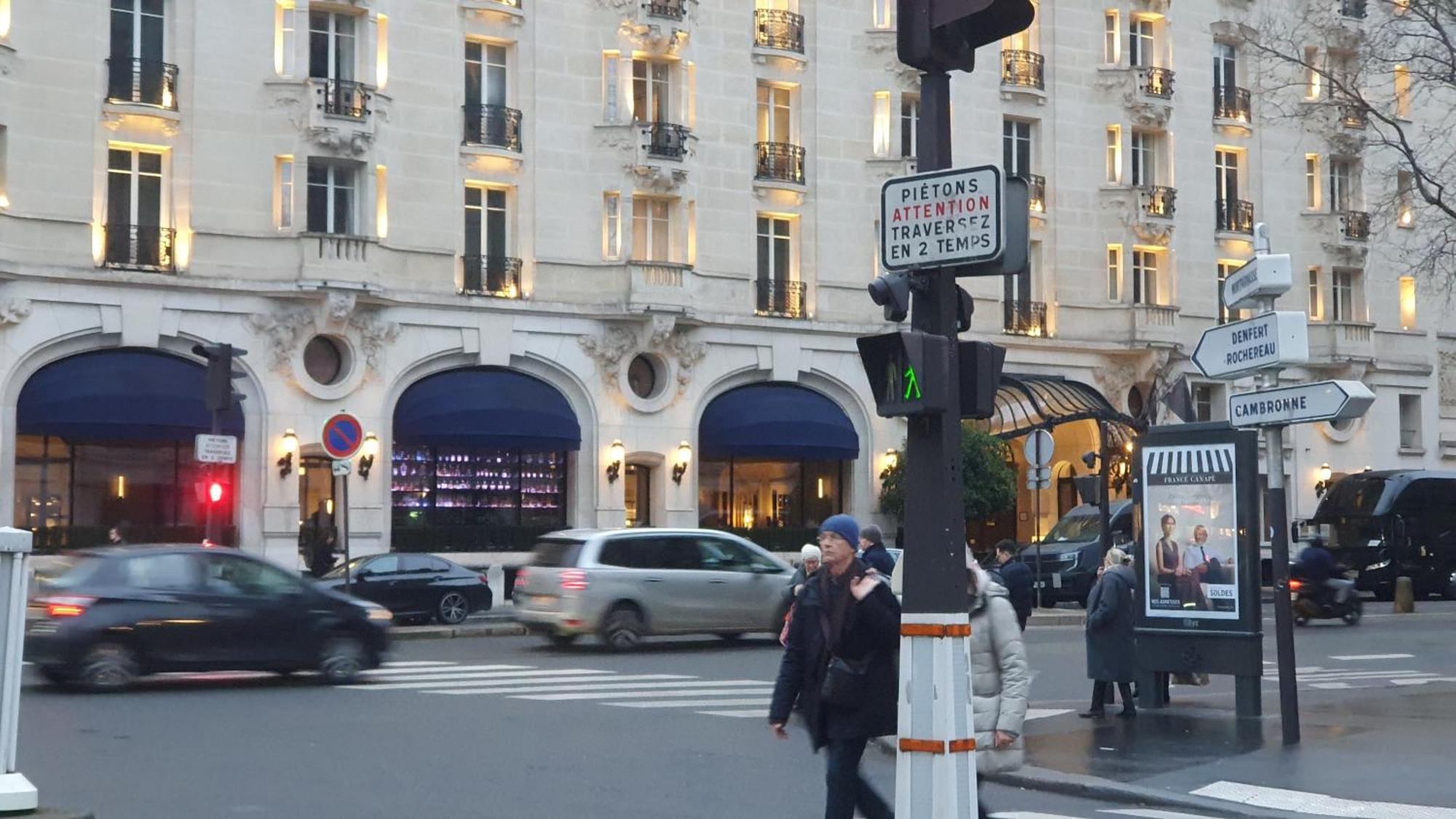 1 Minute Gare Montparnasse,center,close To Louvre Meusm And Eiffel Tour ,amusing Place *