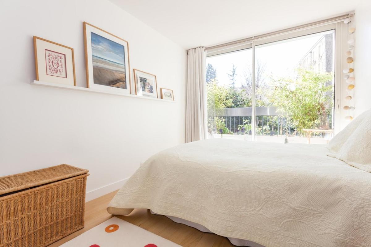 Beautiful Centre In Garden Apartment