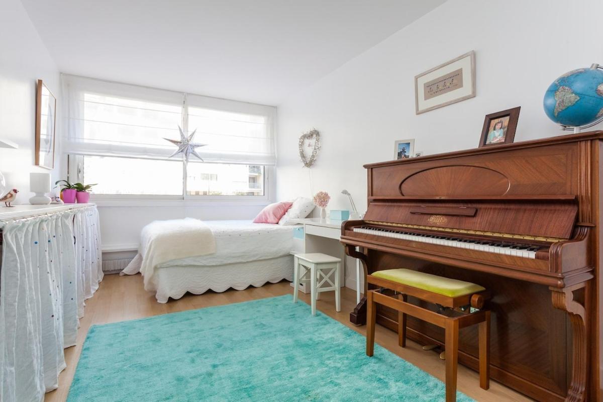 Beautiful Centre In Garden Apartment *