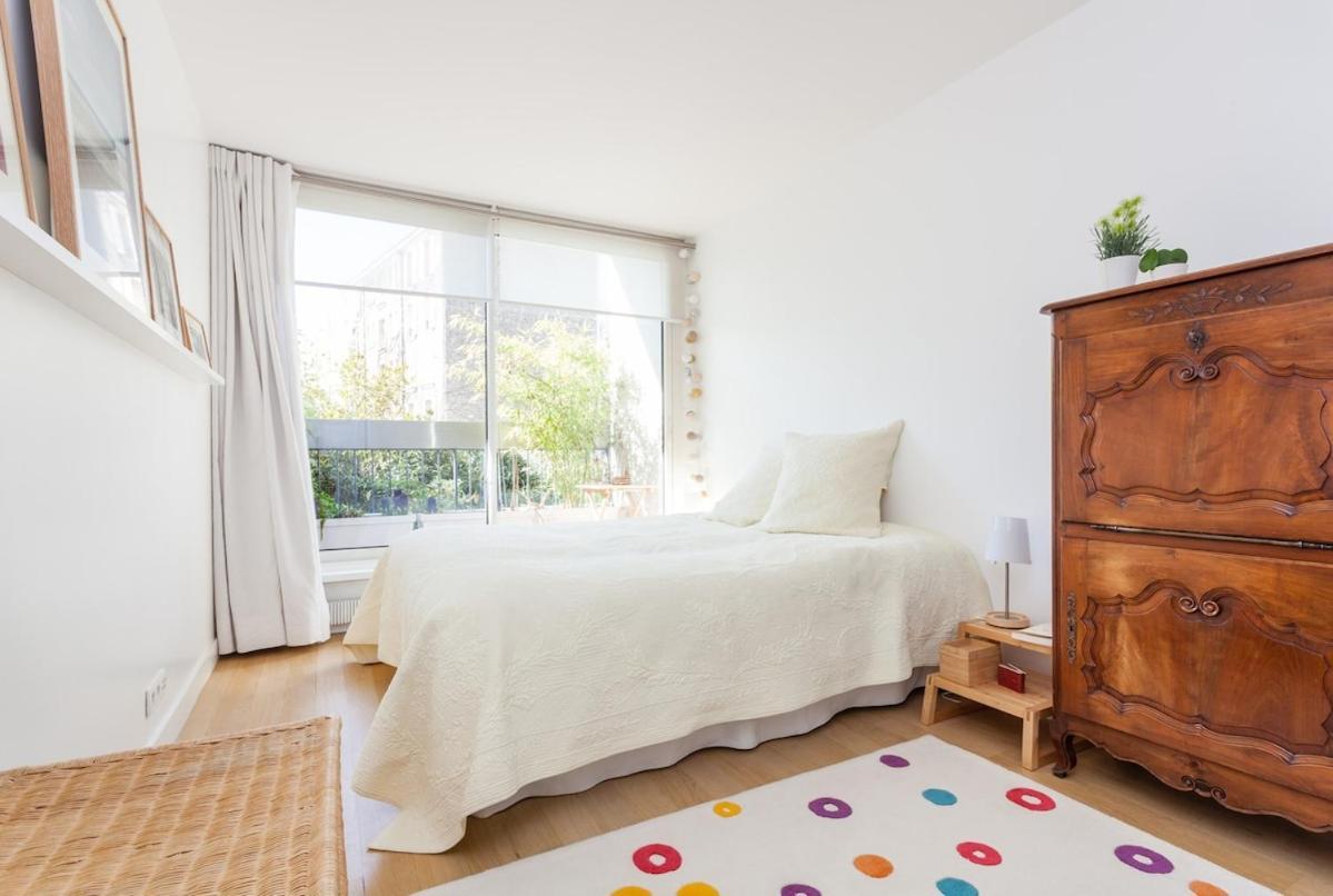 Beautiful Centre In Garden Apartment