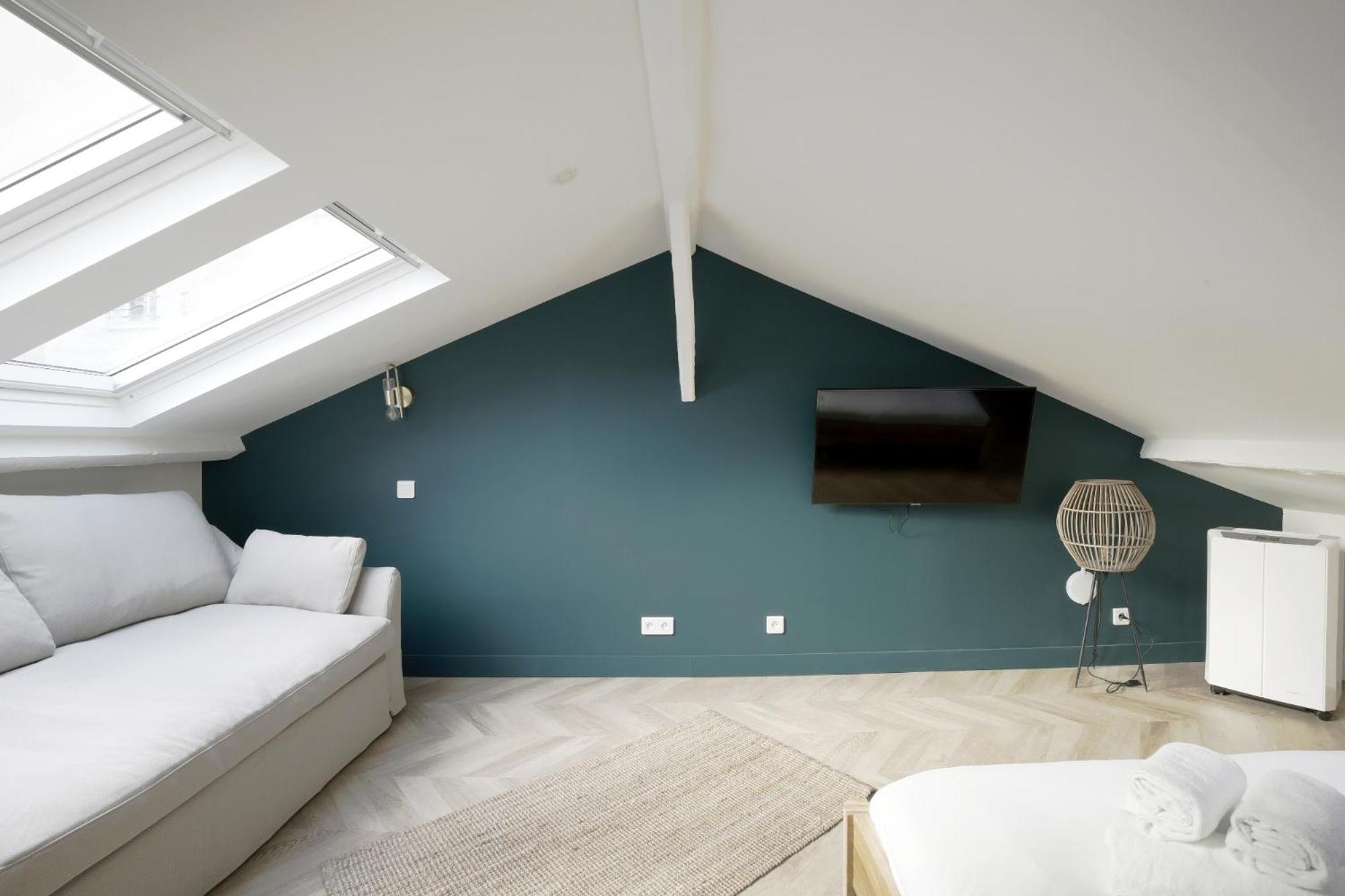 Relish Baguette In Light-filled Duplex Apartment