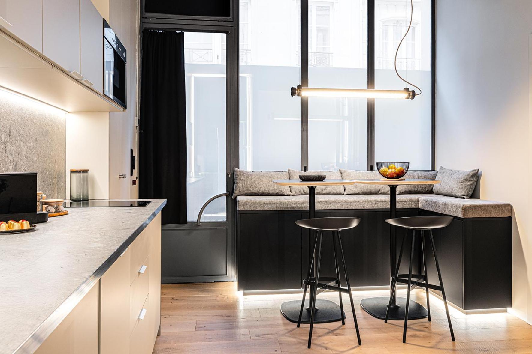 Luxury 2br In Charming Courtyard Le Marais Paris