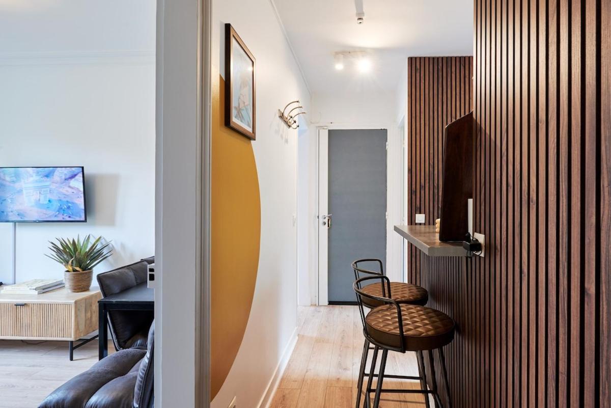 Ney - 2 Bedrooms 1 Living Apartment Paris