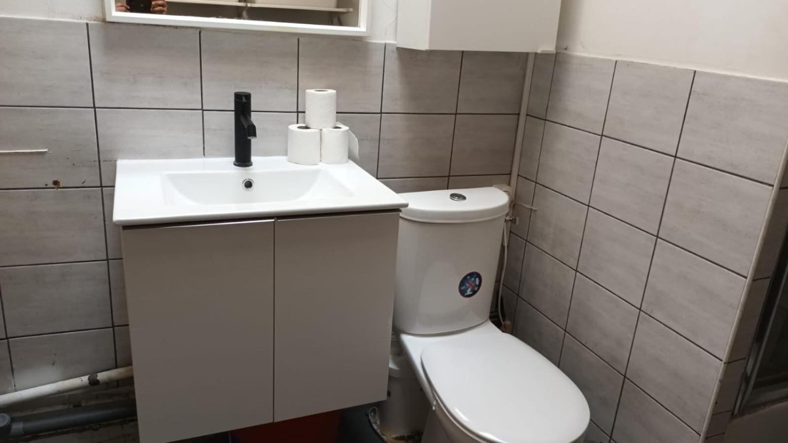 Apartment In A Prestigious Neighborhood - 6th Floor With No Elevator- Paris