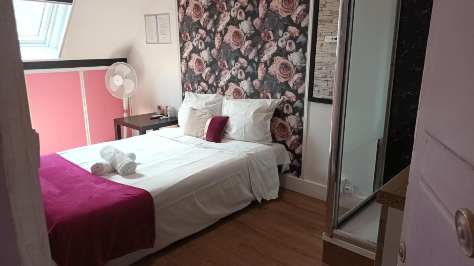 Apartment In A Prestigious Neighborhood - 6th Floor With No Elevator- Paris