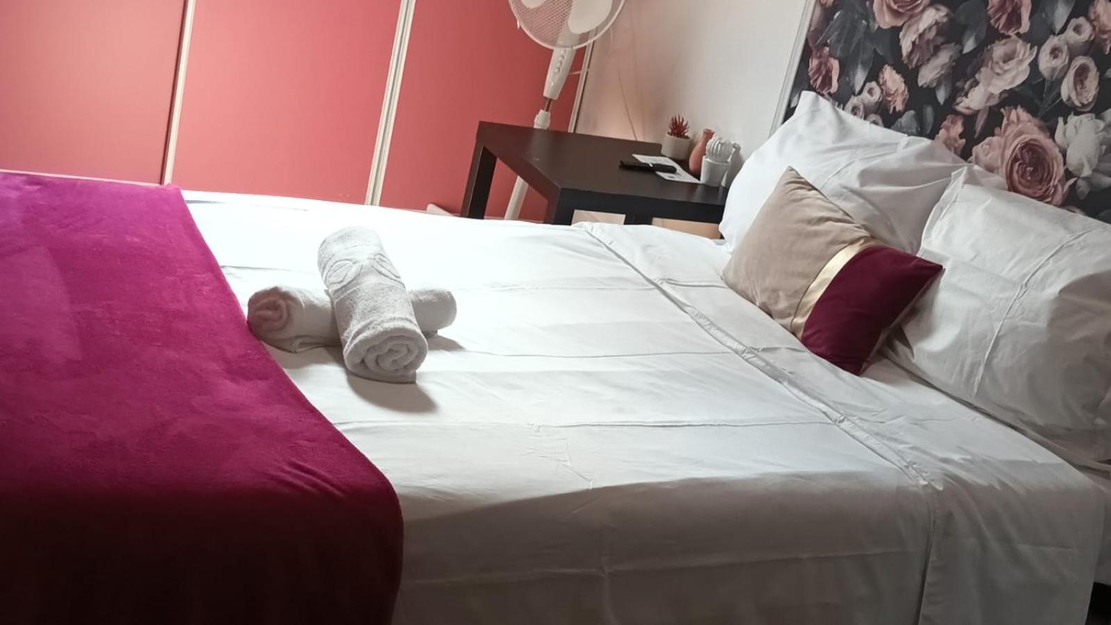 In A Prestigious Neighborhood - 6th Floor With No Elevator- Paris