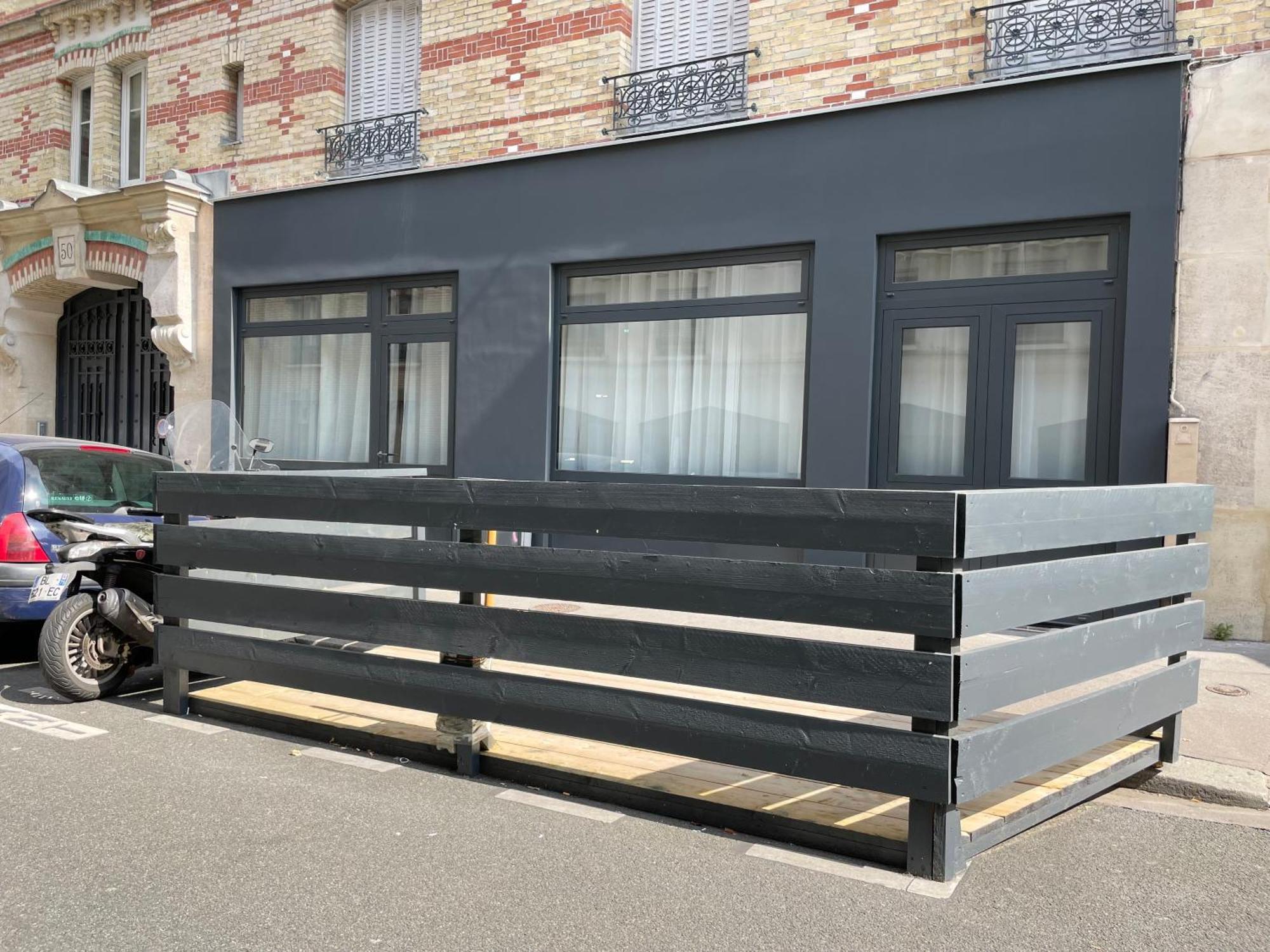 Apartment Lounge In A Cosy On Canal Saint-martin Paris