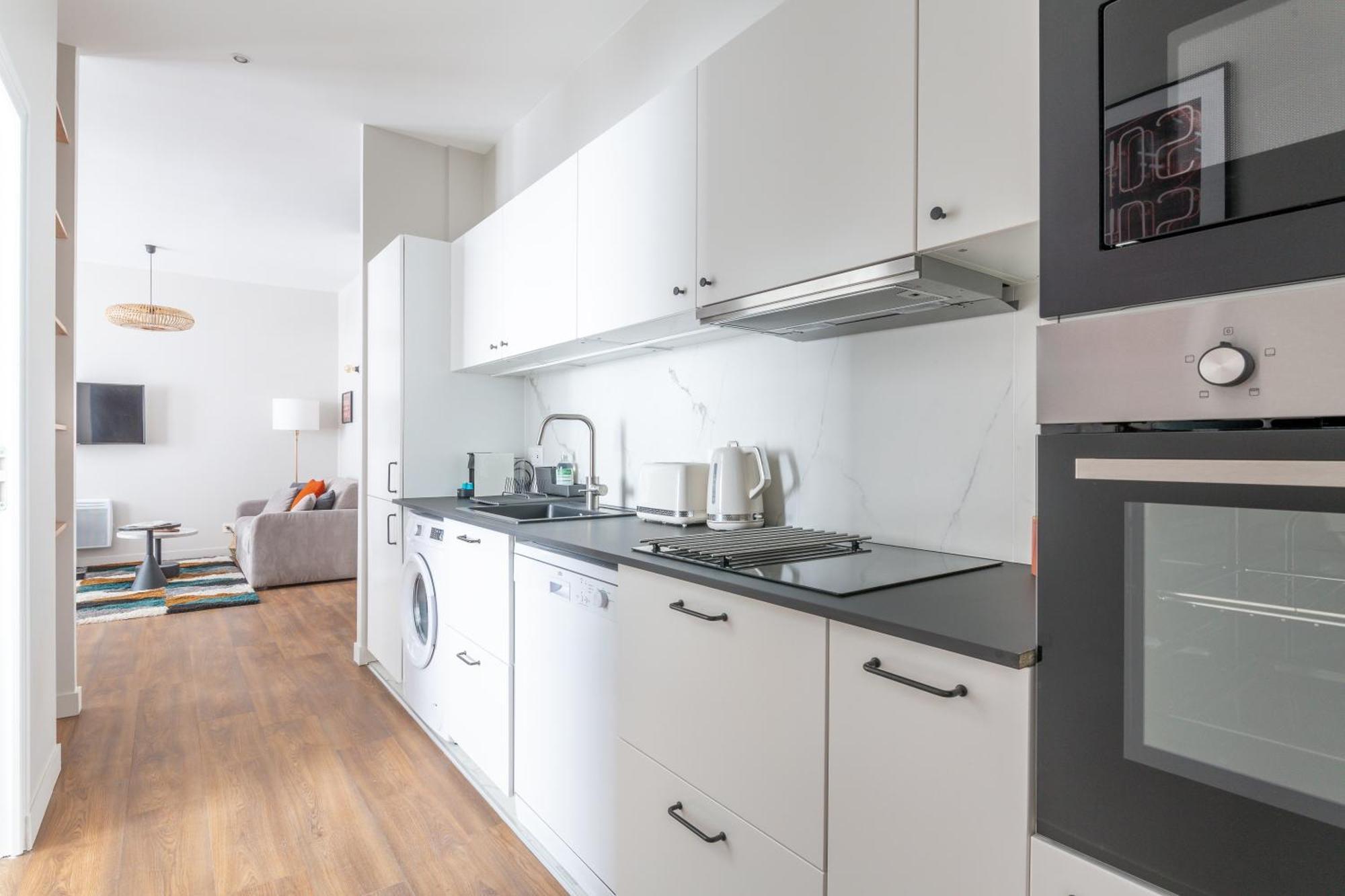 Lounge In A Cosy On Canal Saint-martin Apartment *