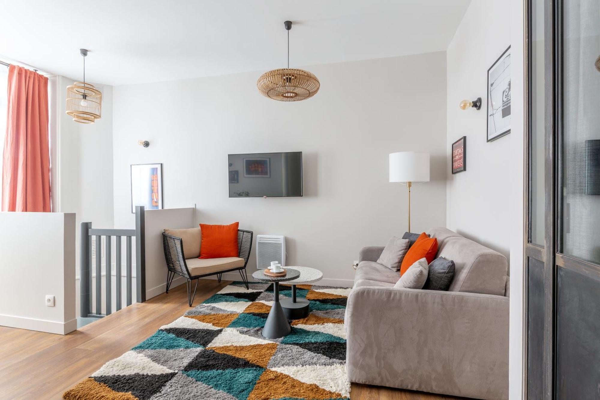 Lounge In A Cosy On Canal Saint-martin Paris