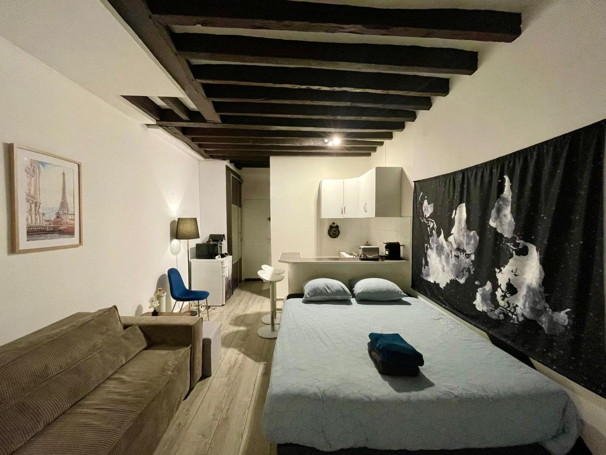 Studio Champs Elysees Ponthieu Paris