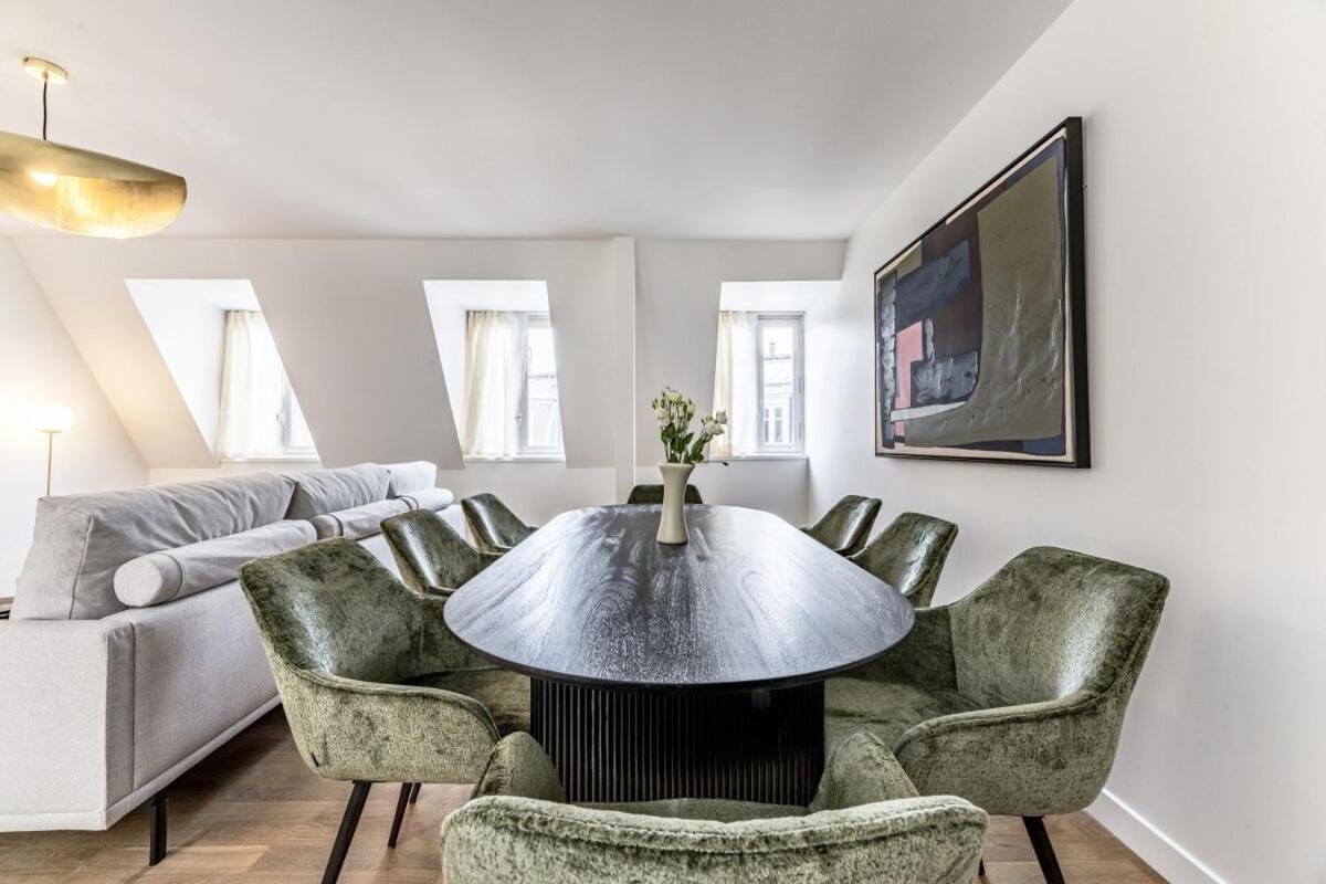 Amazing 4bedrooms Champs Elysees Apartment Paris