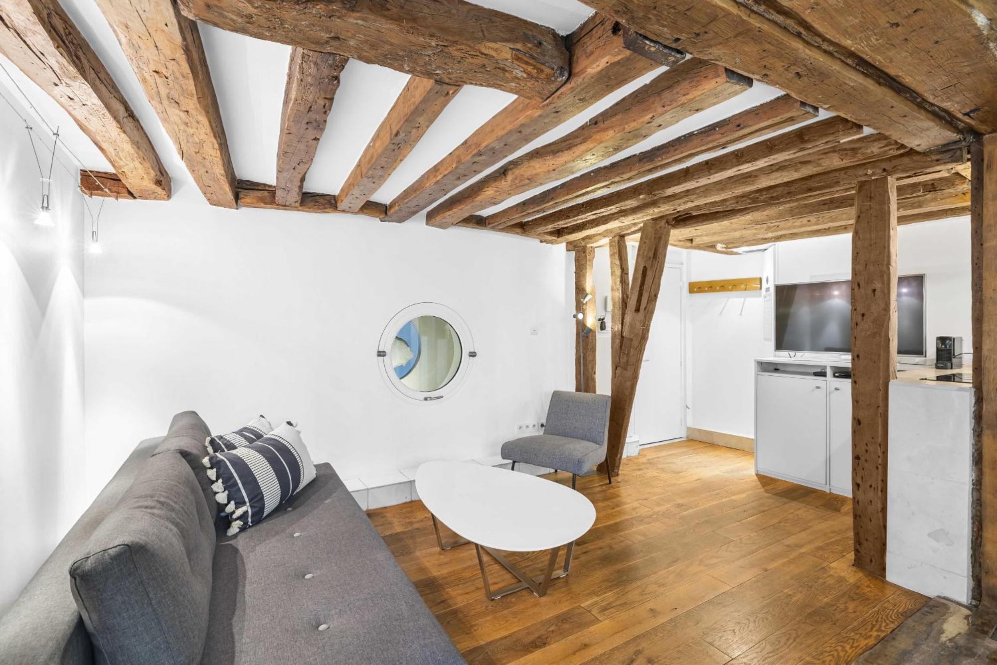 Petit Apartment