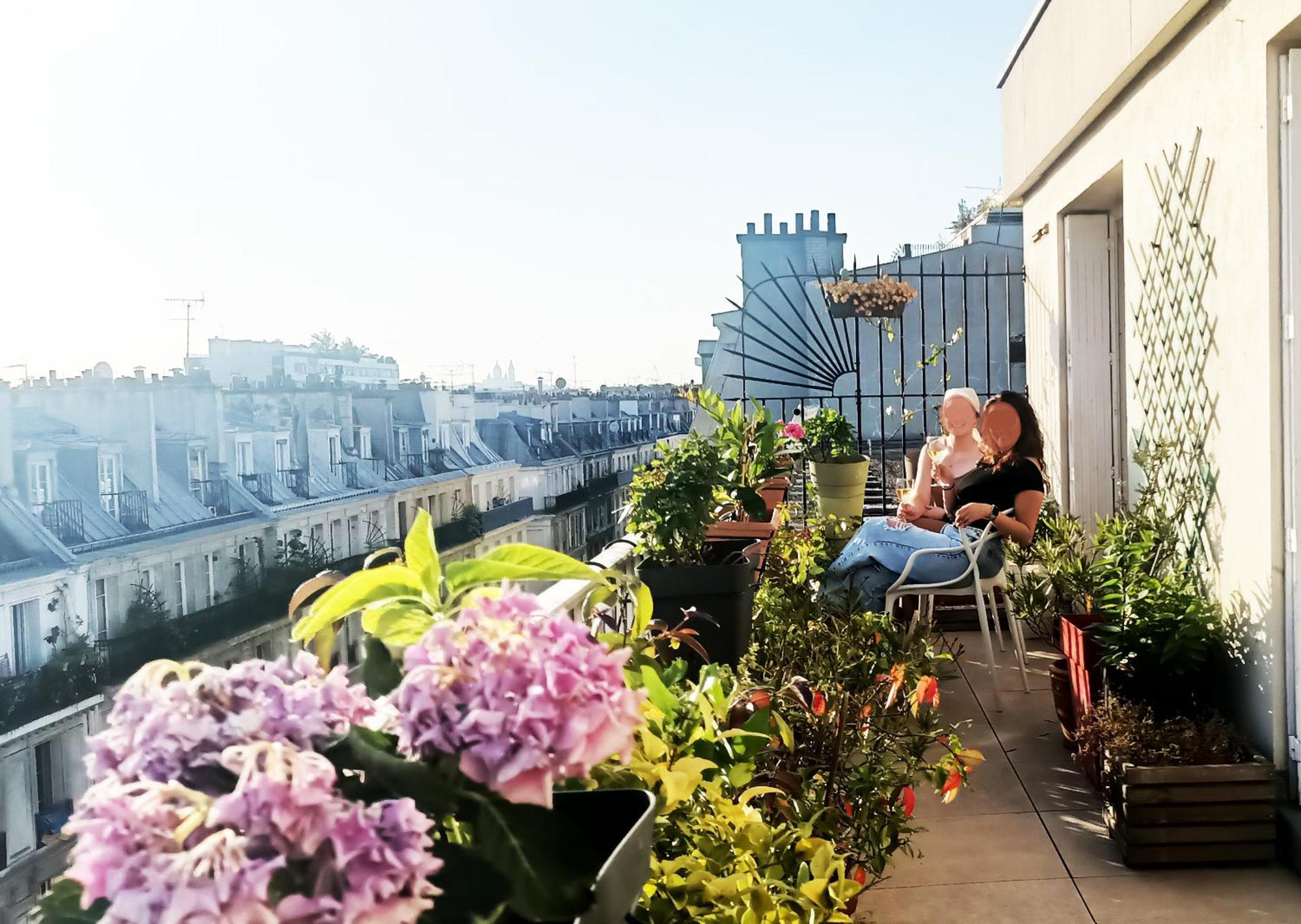 Apartment Floor & Terrace With View