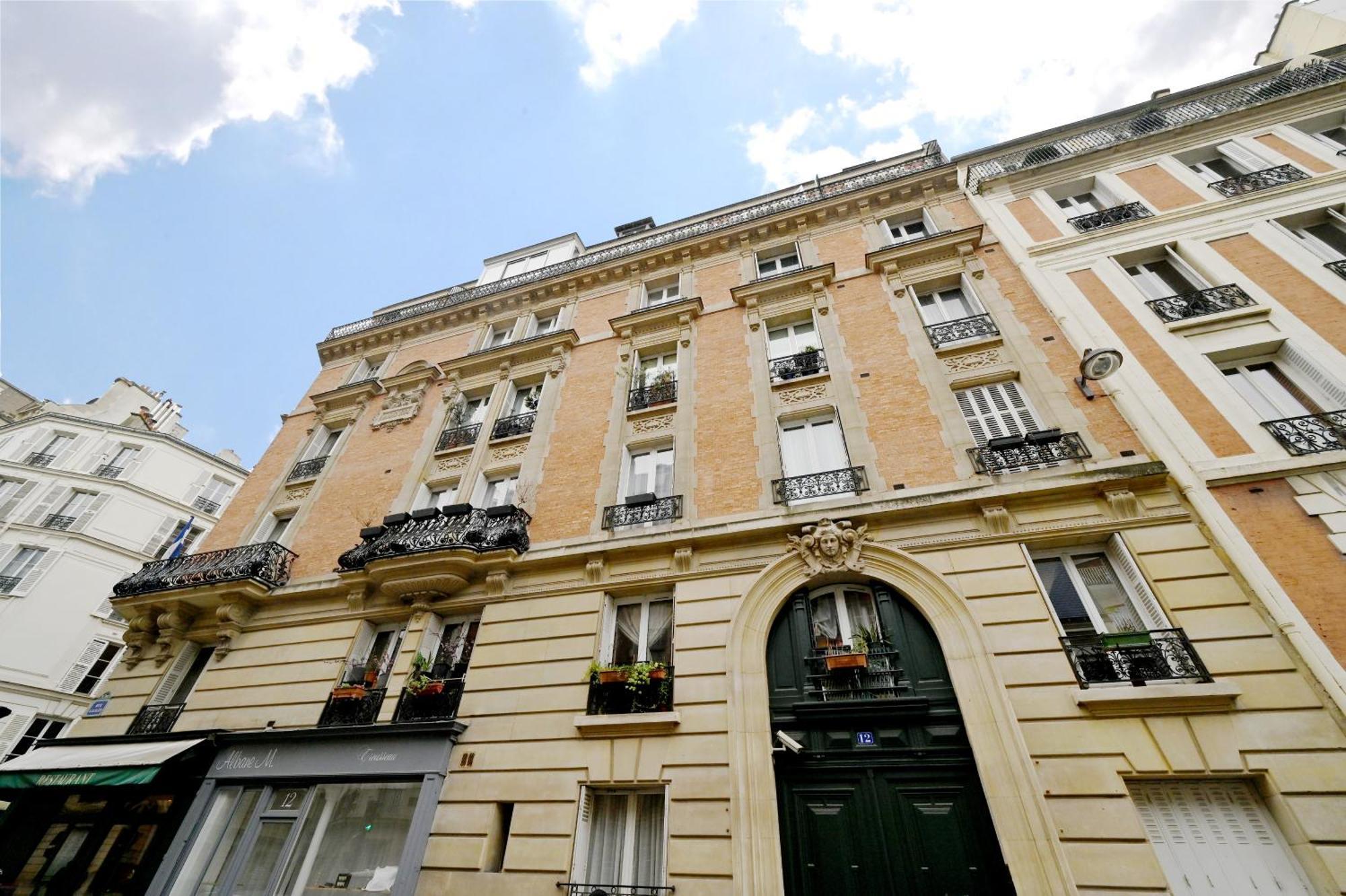 Charming For Two * Paris