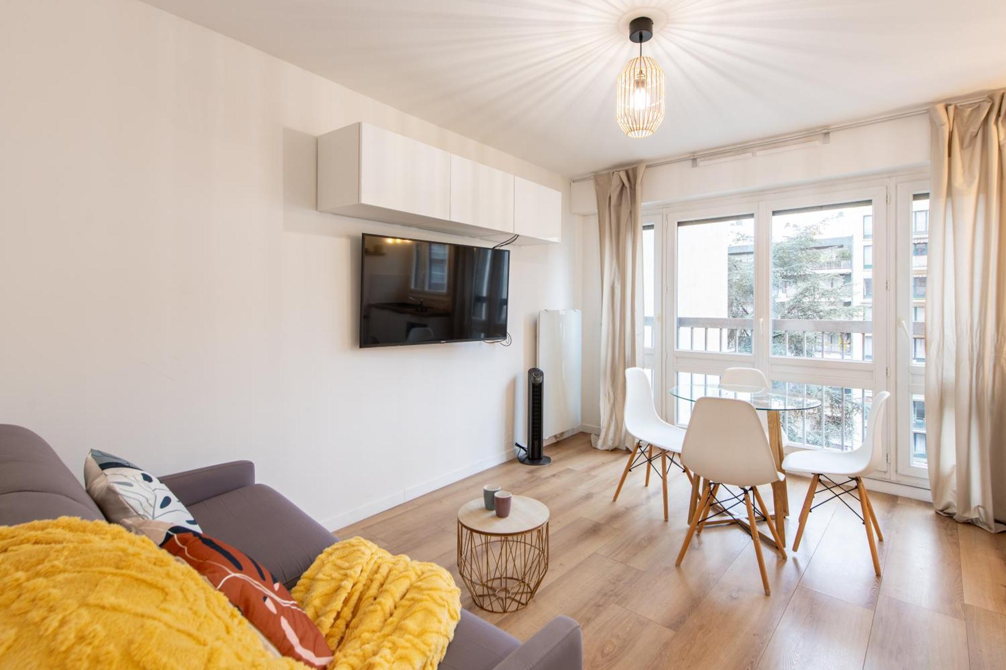 Apartment Amazing - Location Near The Metro, Modern Amenities And Style