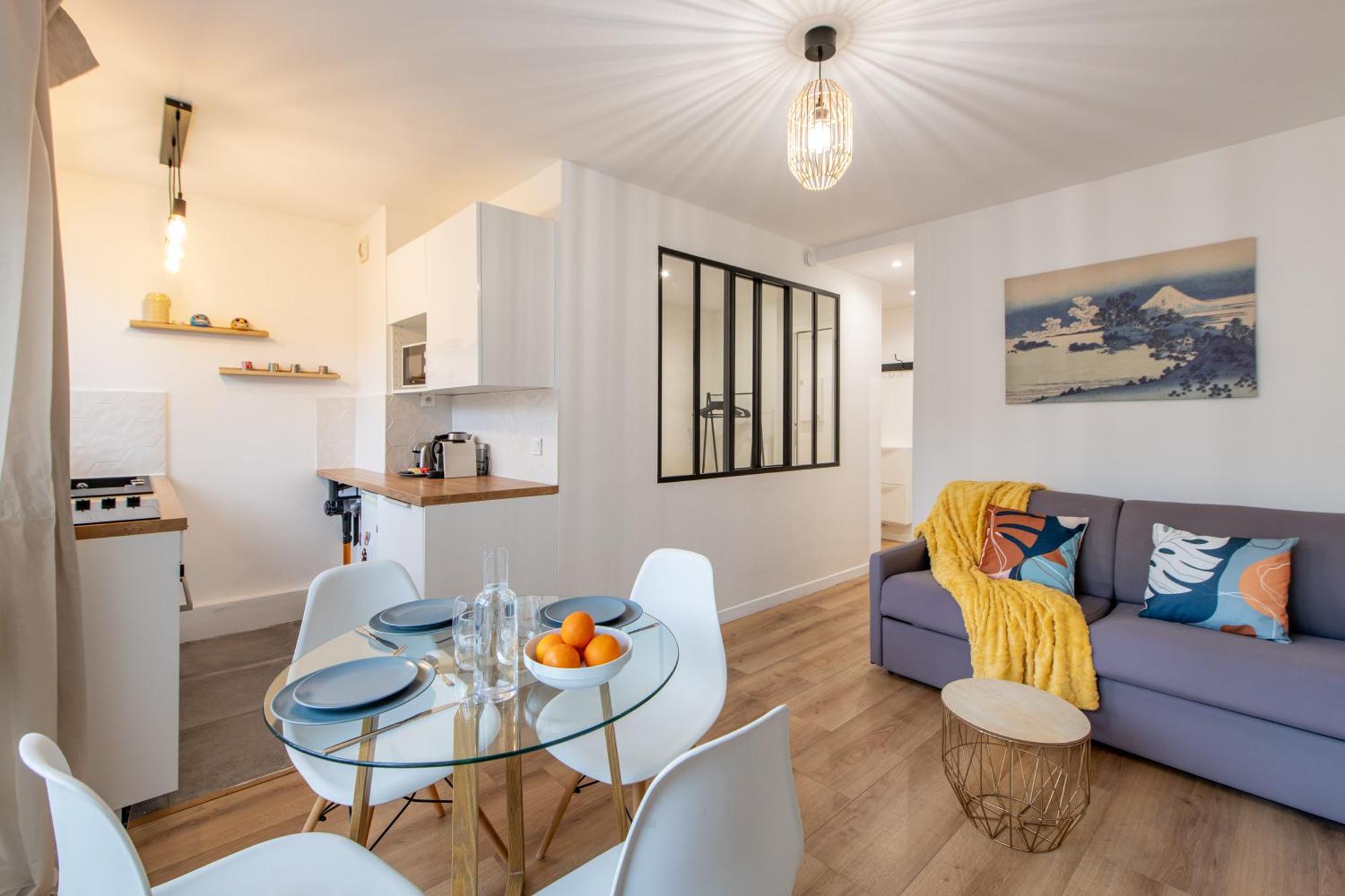 Amazing - Location Near The Metro, Modern Amenities And Style Apartment *
