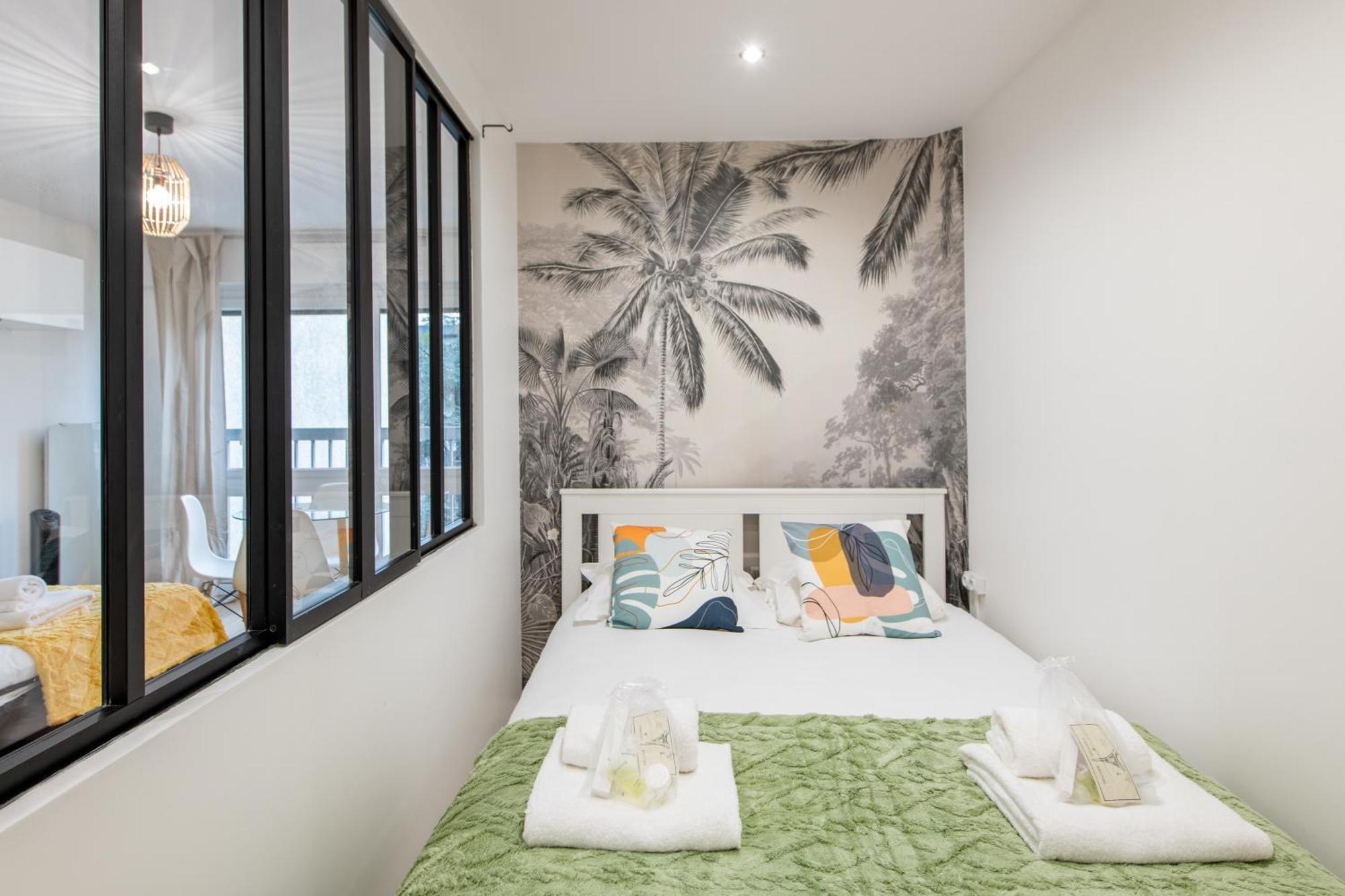 Amazing - Location Near The Metro, Modern Amenities And Style *