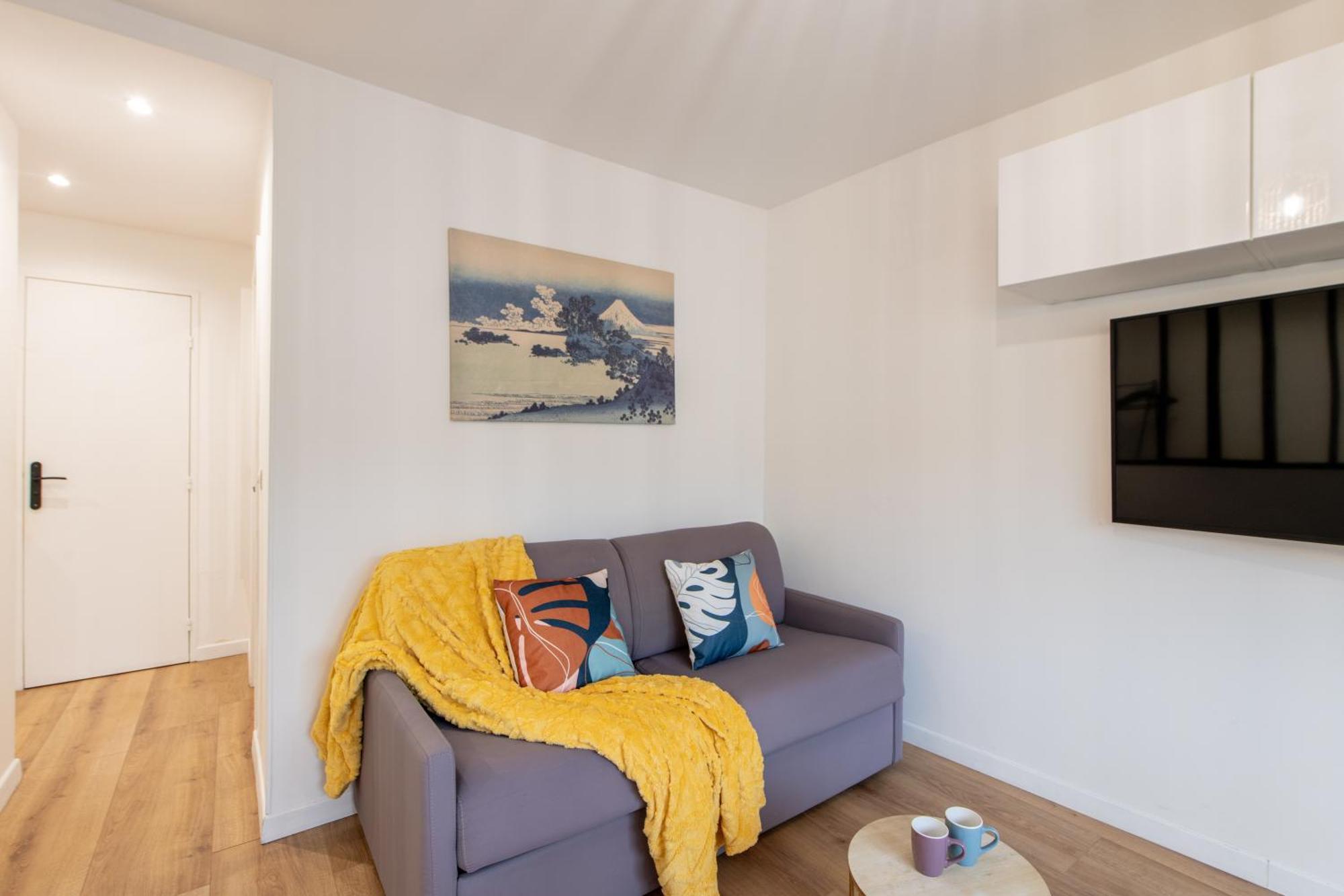 Amazing - Location Near The Metro, Modern Amenities And Style