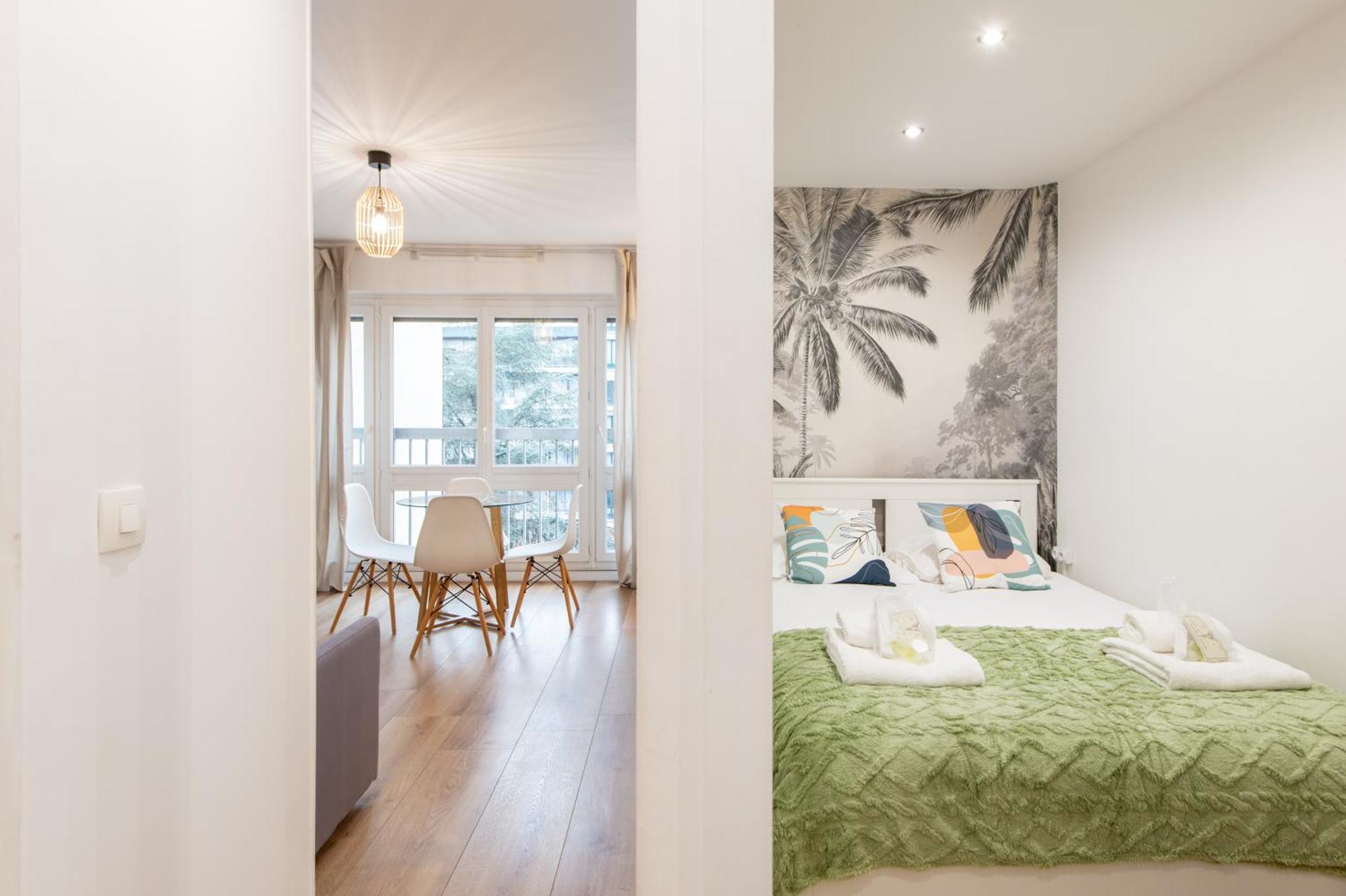Amazing - Location Near The Metro, Modern Amenities And Style Apartment