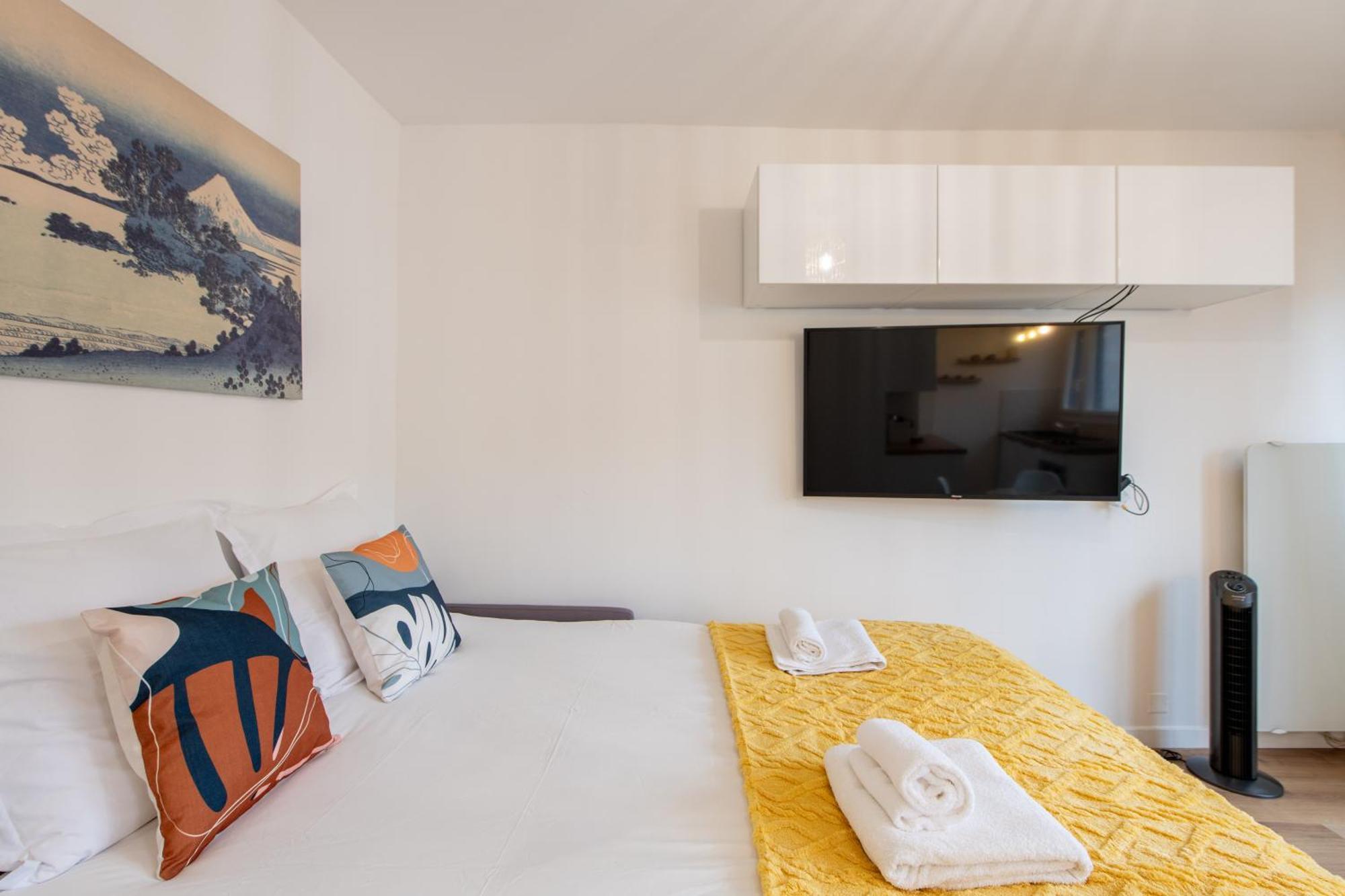 Amazing - Location Near The Metro, Modern Amenities And Style Apartment *