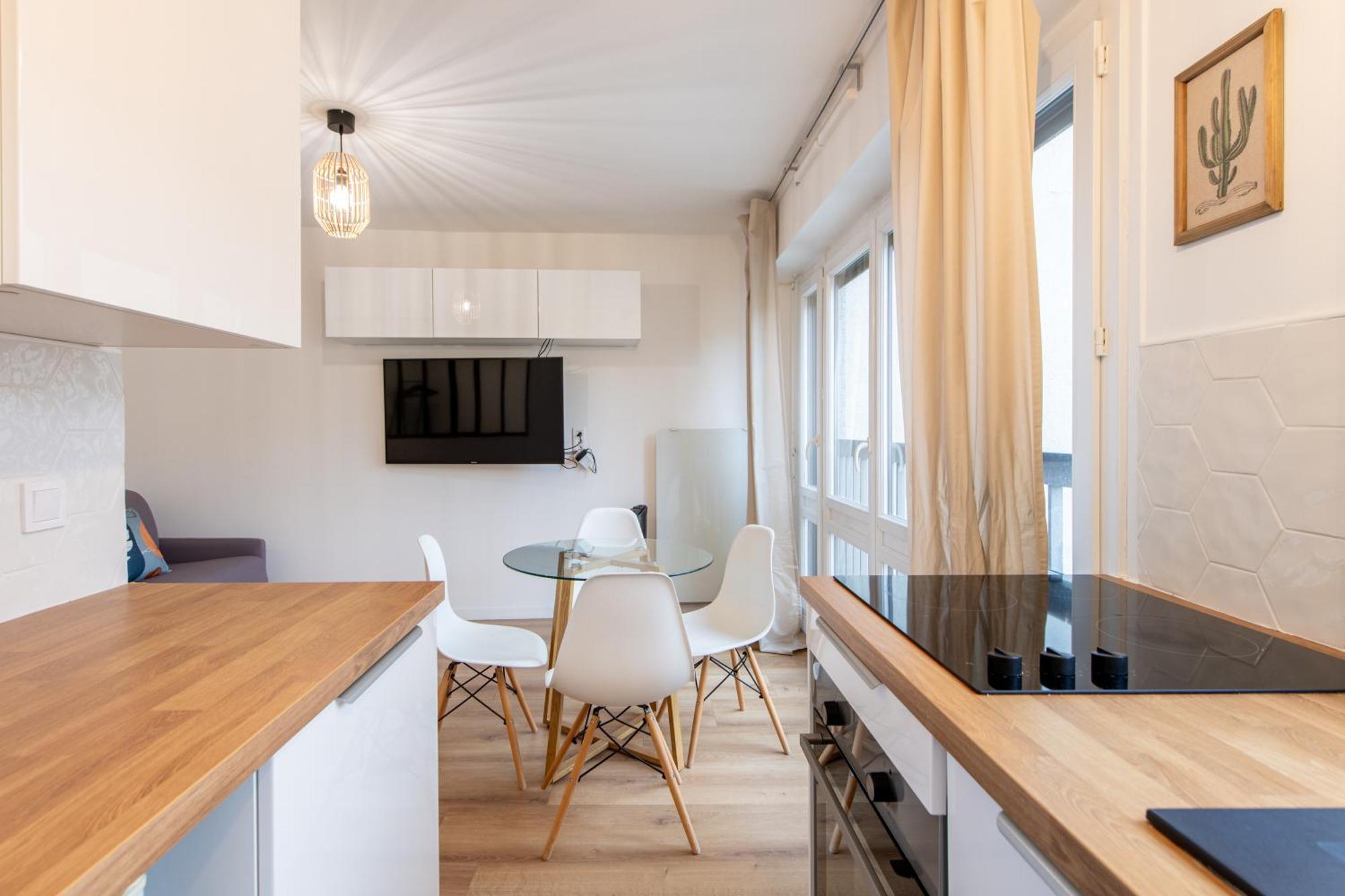 Amazing - Location Near The Metro, Modern Amenities And Style Apartment Paris