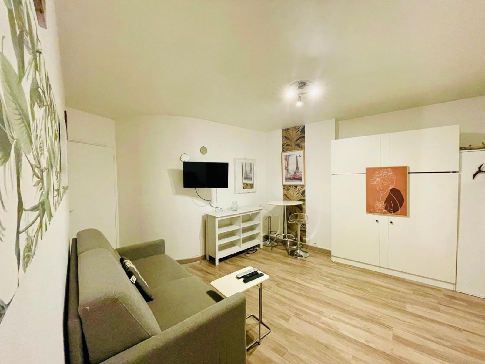 Apartment 52 Miromesnil
