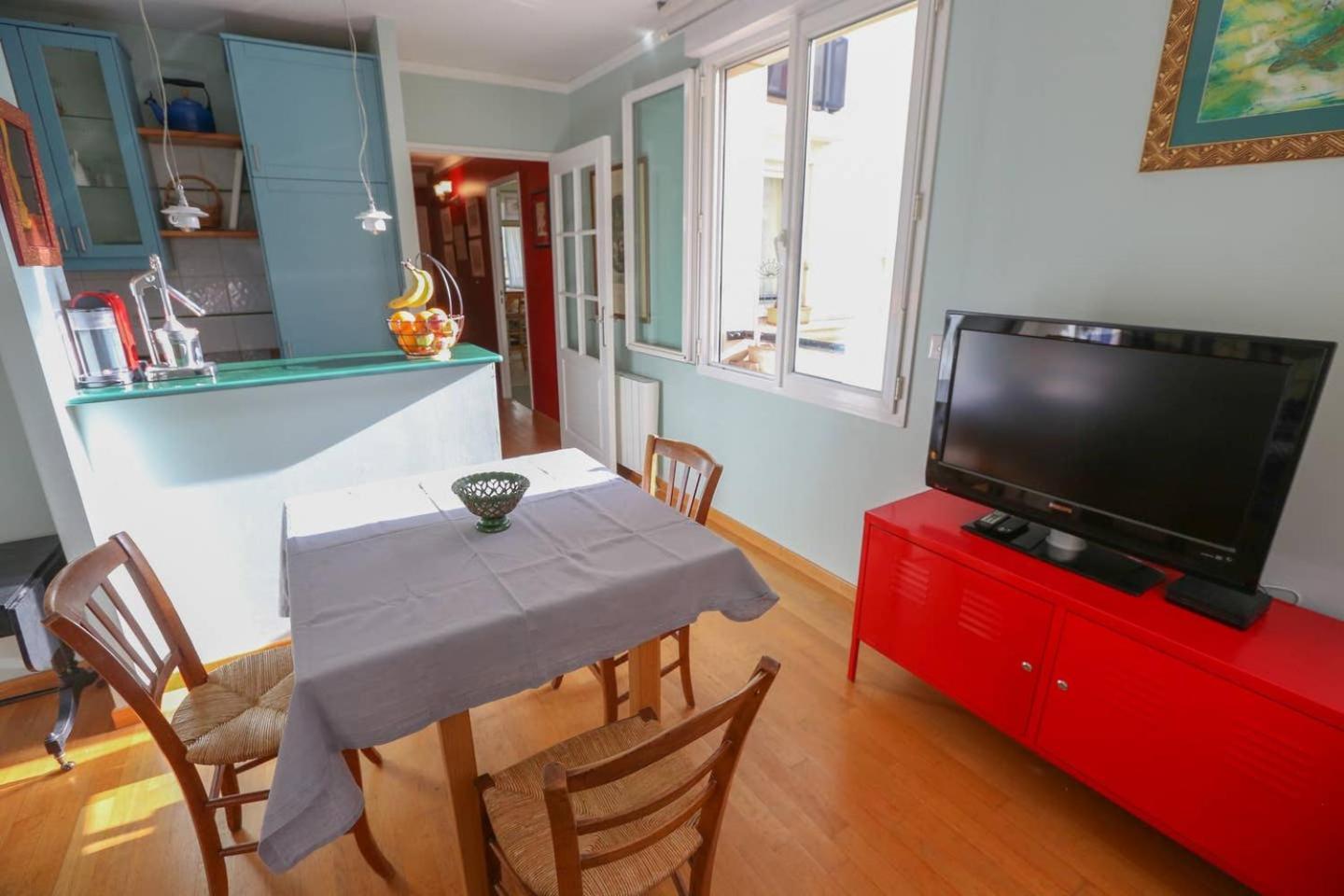 Bright Pied-a-terre Eiffel Tower 4 People * Paris