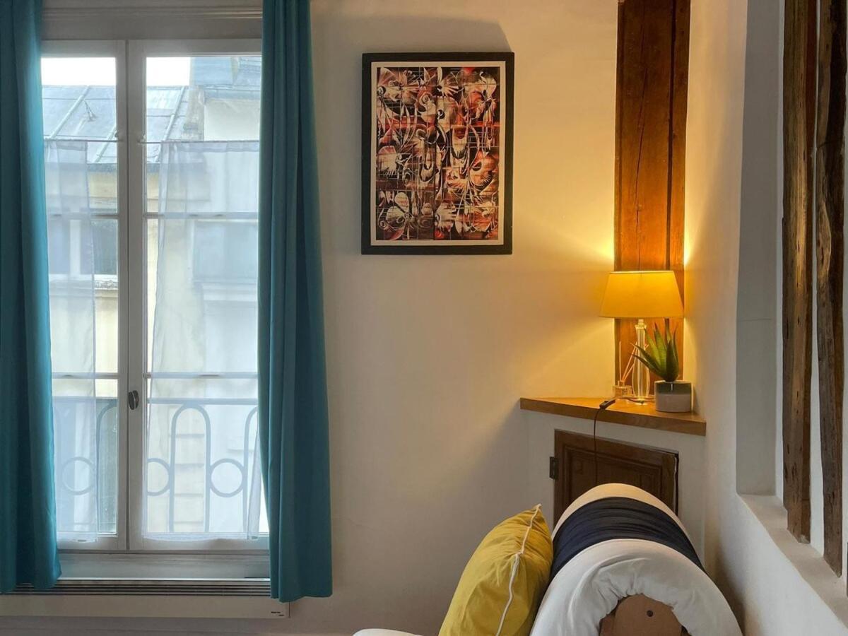 Apartment Near Notre Dame 5