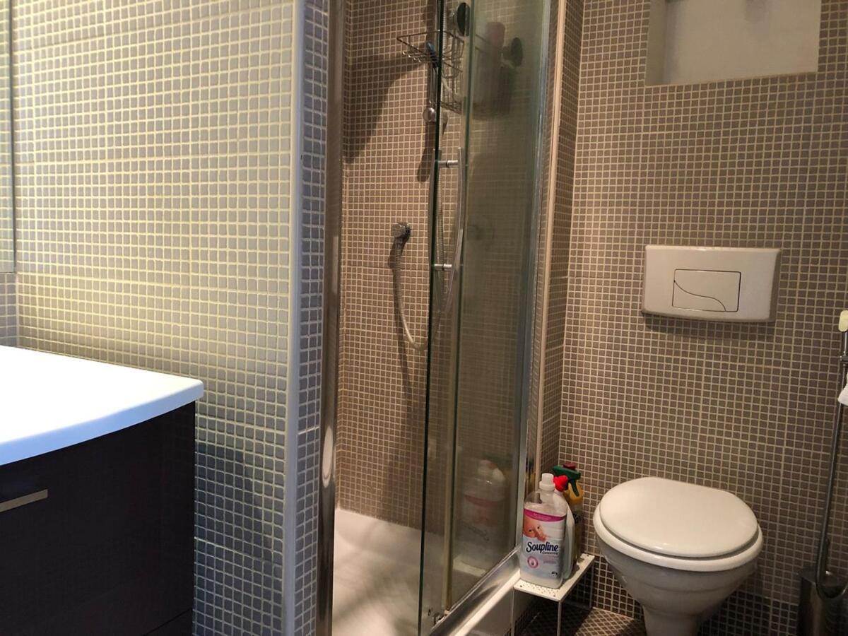 Apartment Near Notre Dame 5 *