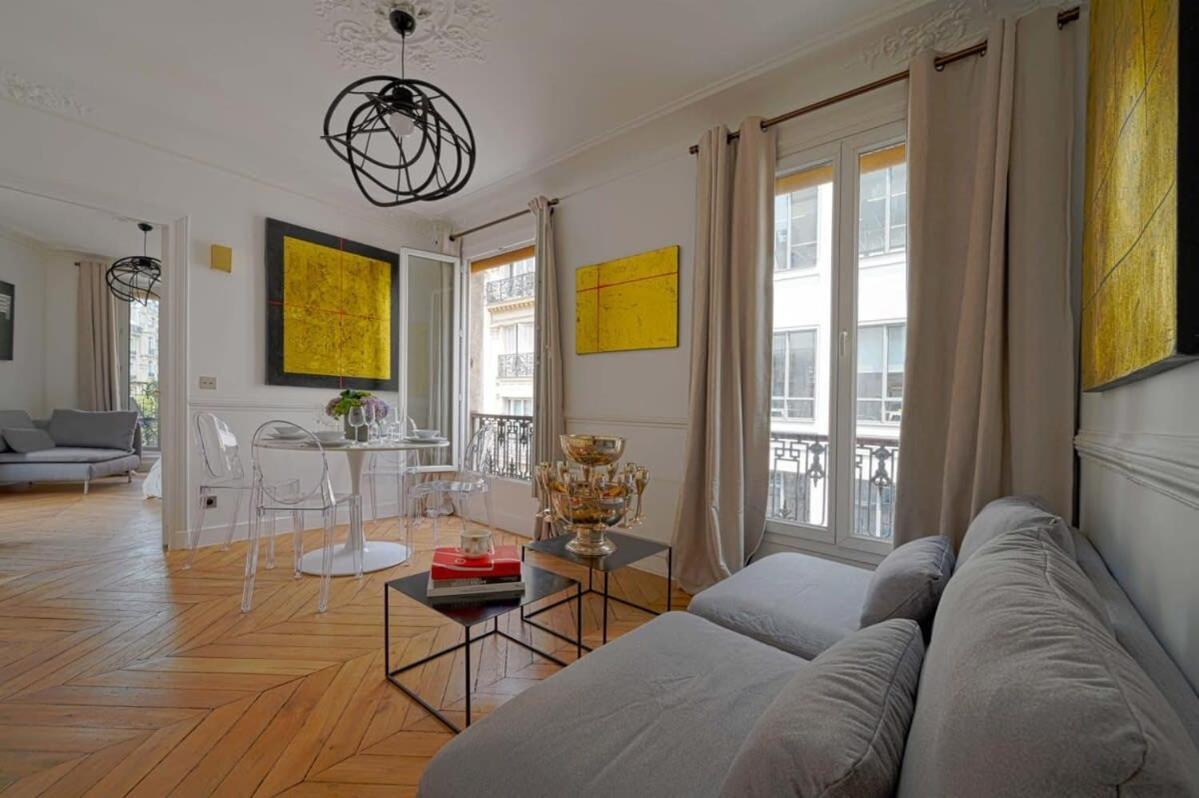 Large Luxury Flat Next To Champs Elysee