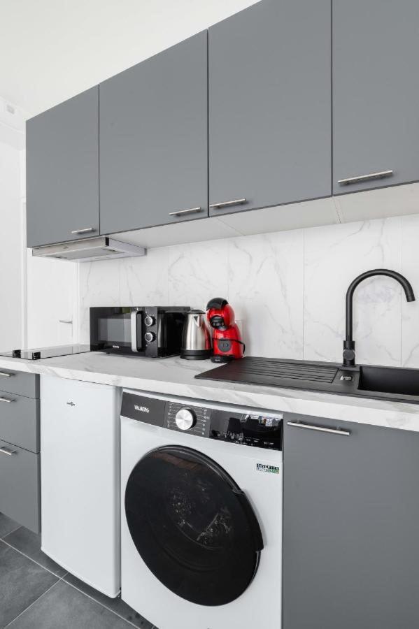 Service 2 Pieces Au Coeur Du 19e - 4p Apartment