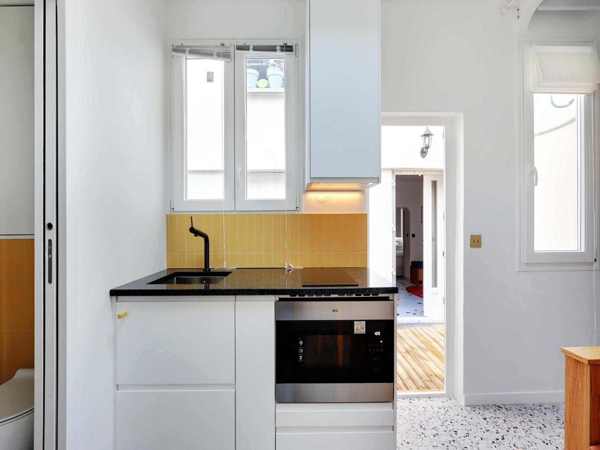 Cosy 2p Close To Sacre-coeur Paris