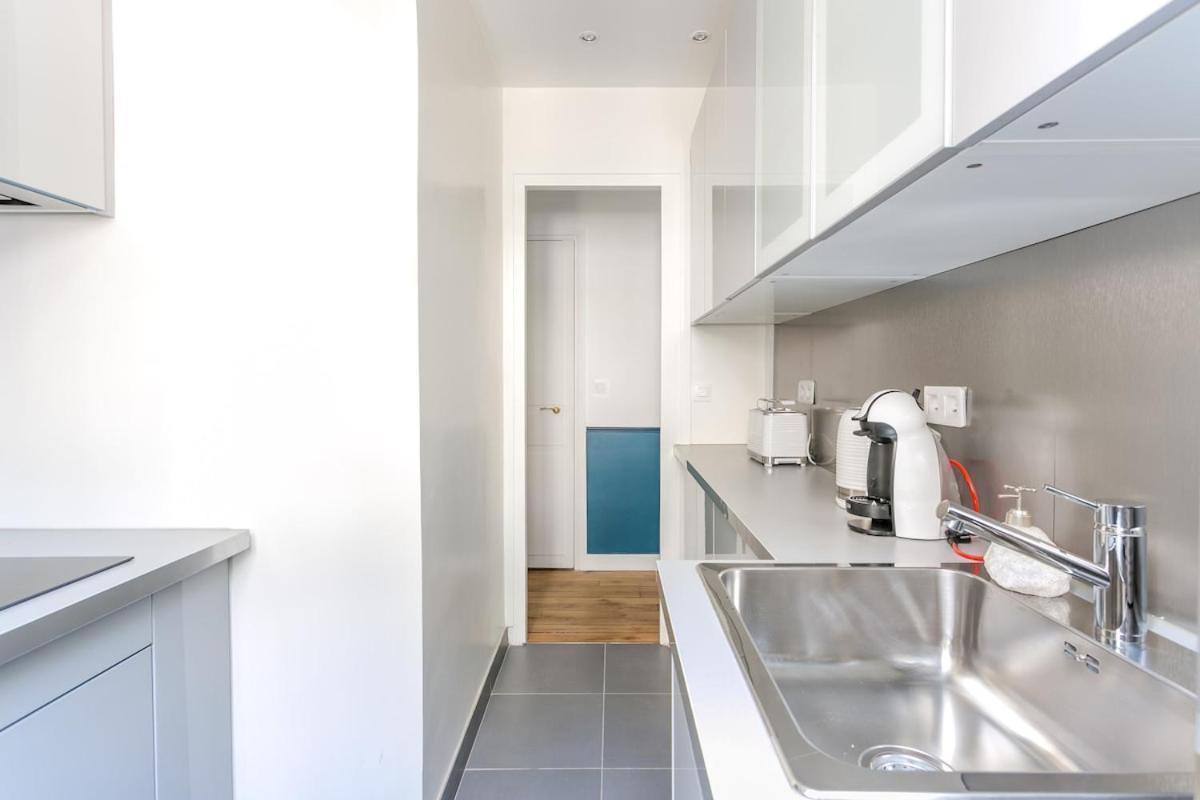 V3 Vibrant Luxurious Steps From Trocadero Apartment