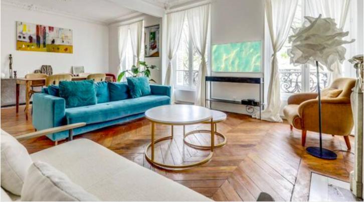 The Lady In Red - Romantic & Silky - Notre Dame Apartment Paris